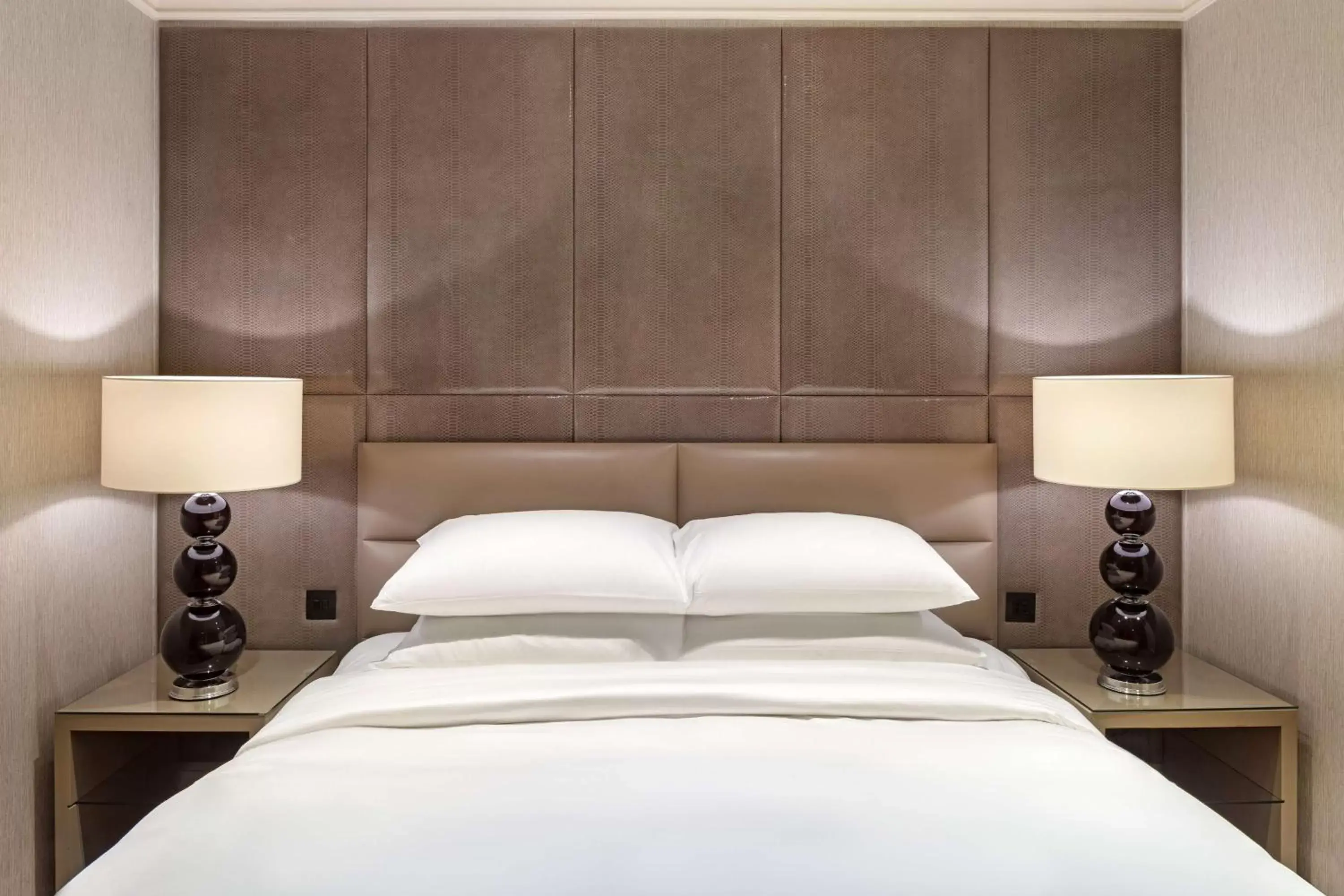 Bedroom, Bed in Radisson Blu Edwardian Bond Street Hotel, London