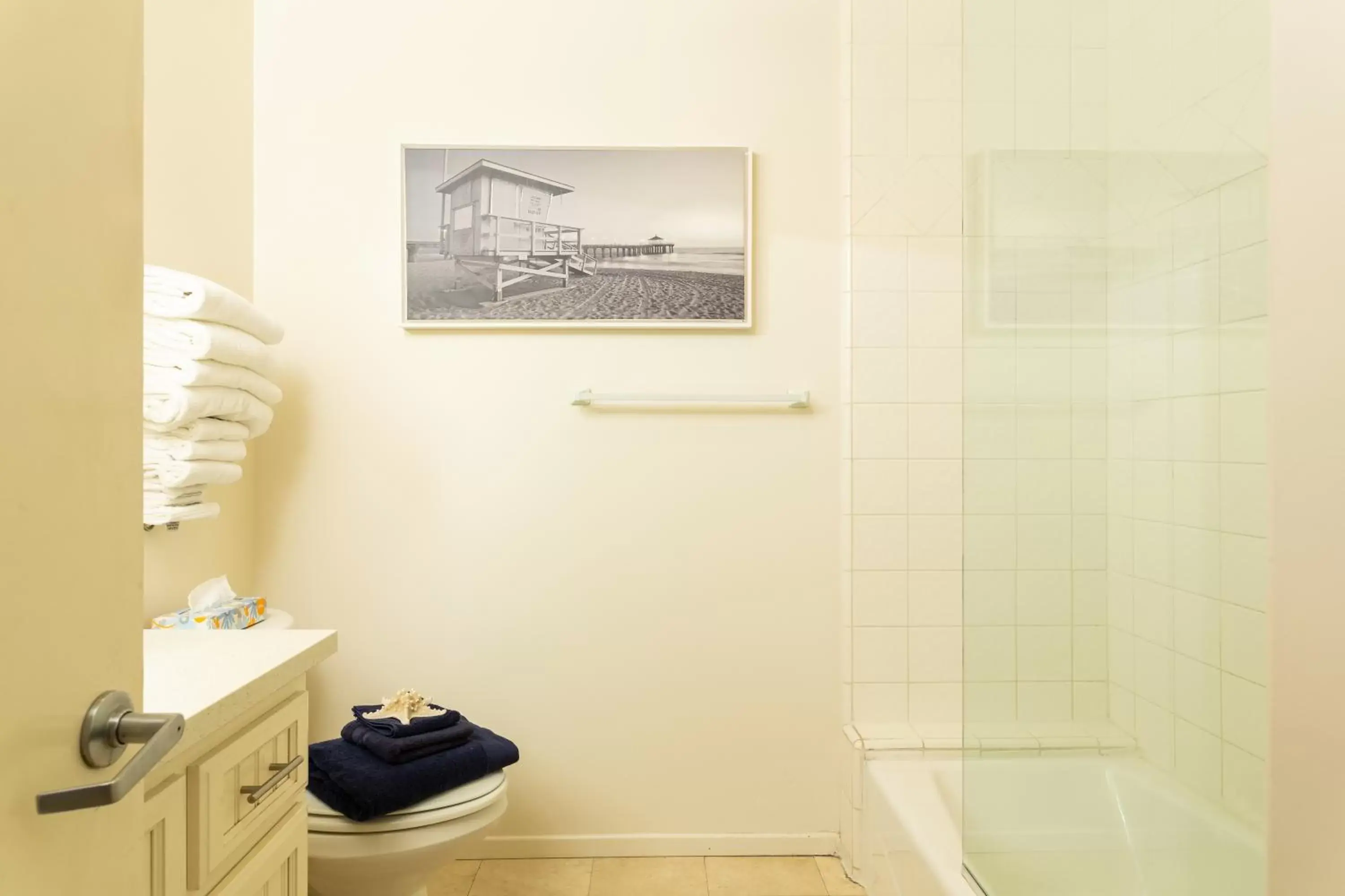 Bathroom in The Sea View Inn At The Beach