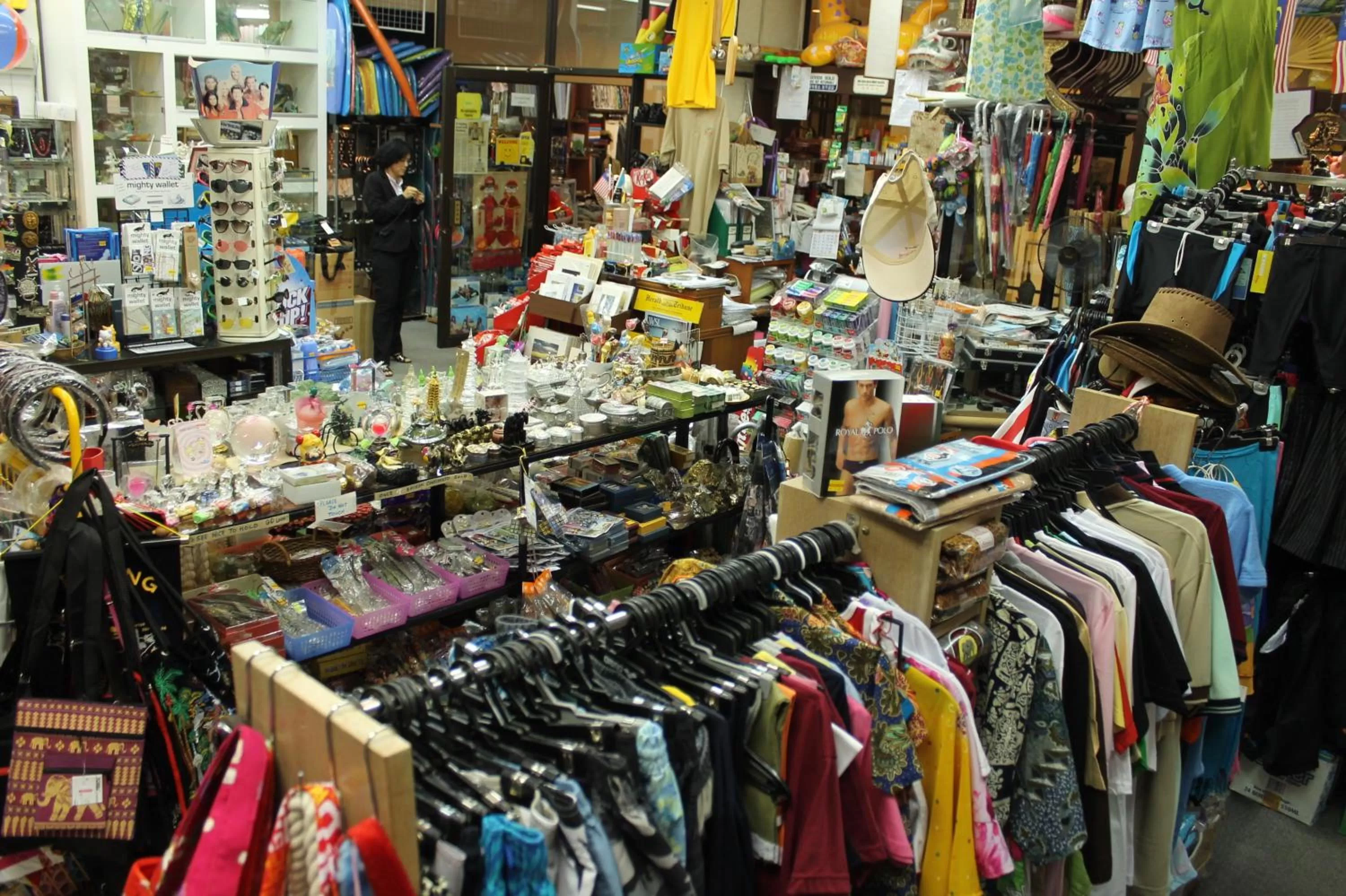 On-site shops in The Bayview Beach Resort