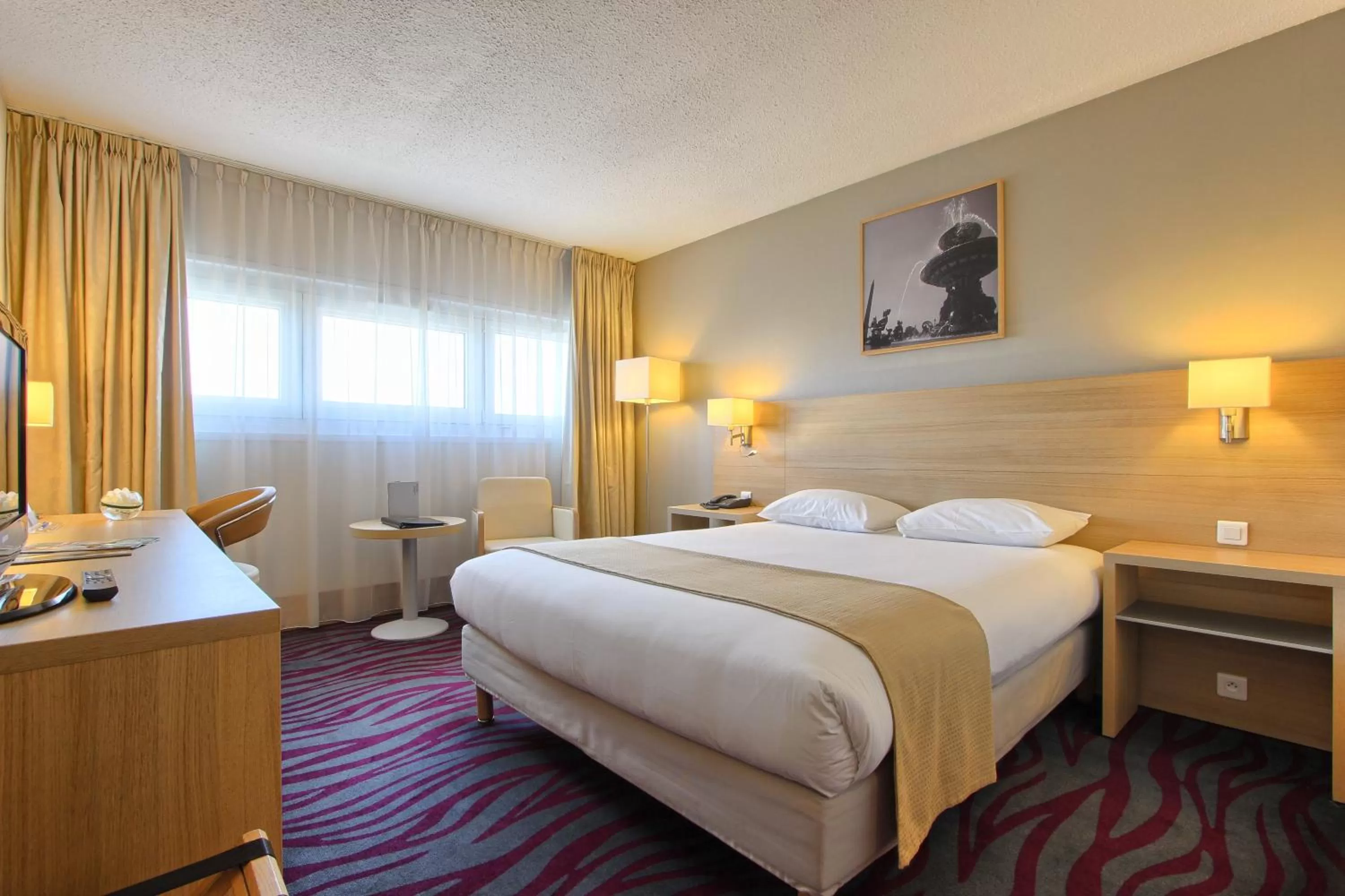 Bedroom, Bed in Hotel Inn Paris CDG Airport