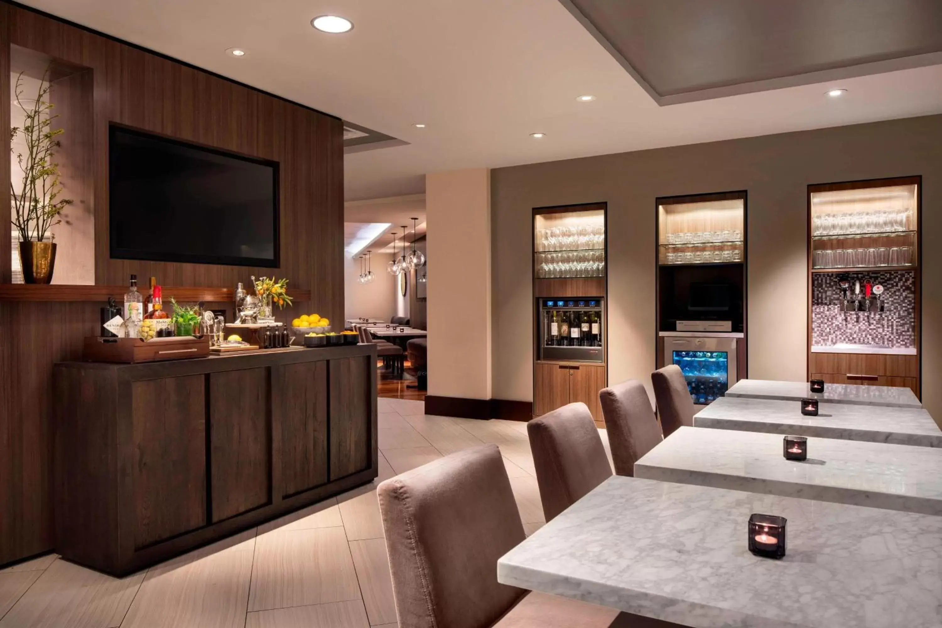 Lounge or bar, Restaurant/Places to Eat in San Francisco Airport Marriott Waterfront