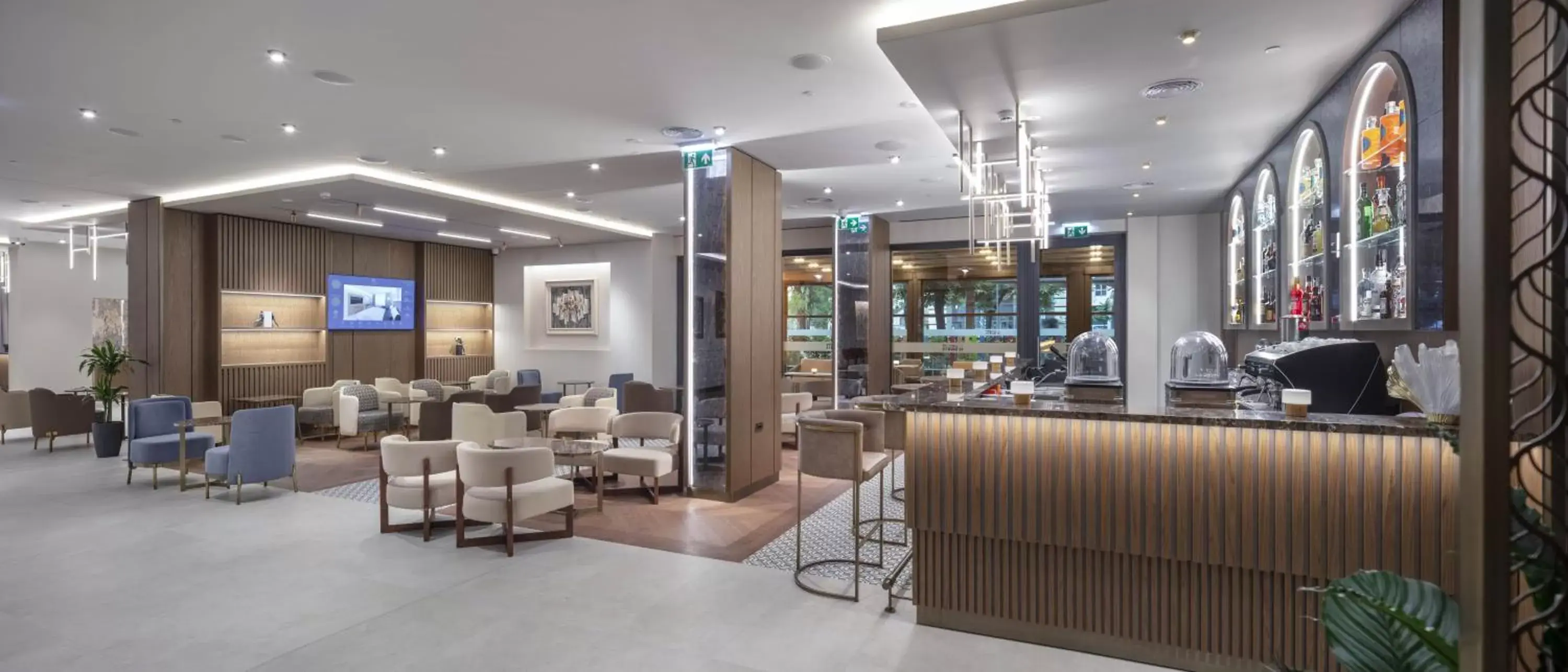 Lounge or bar, Lounge/Bar in Doubletree By Hilton Plovdiv Center