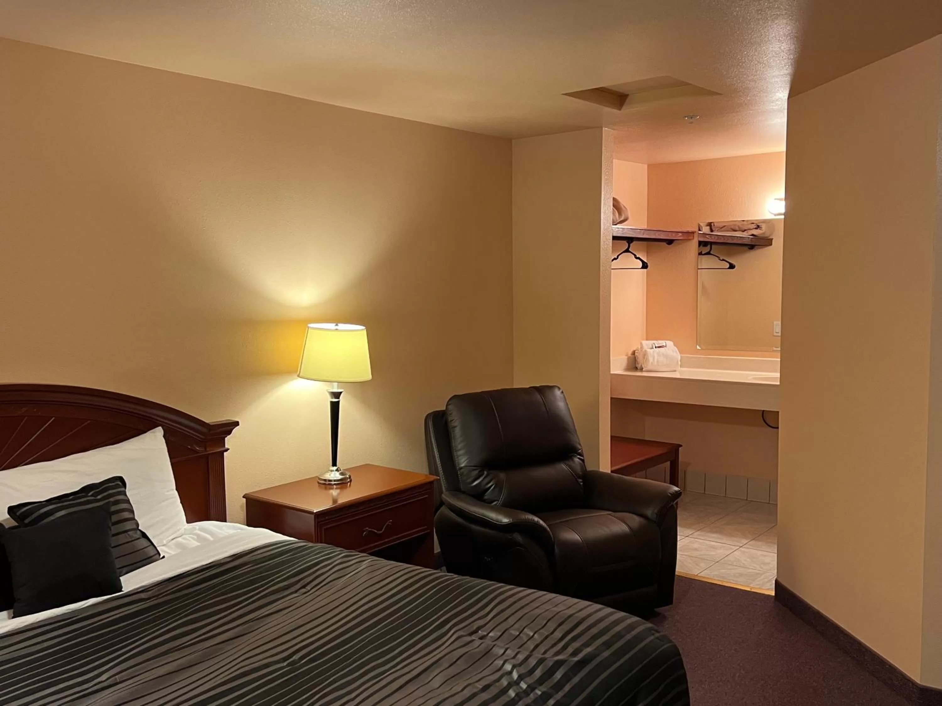 Bed in Frazier View Motel