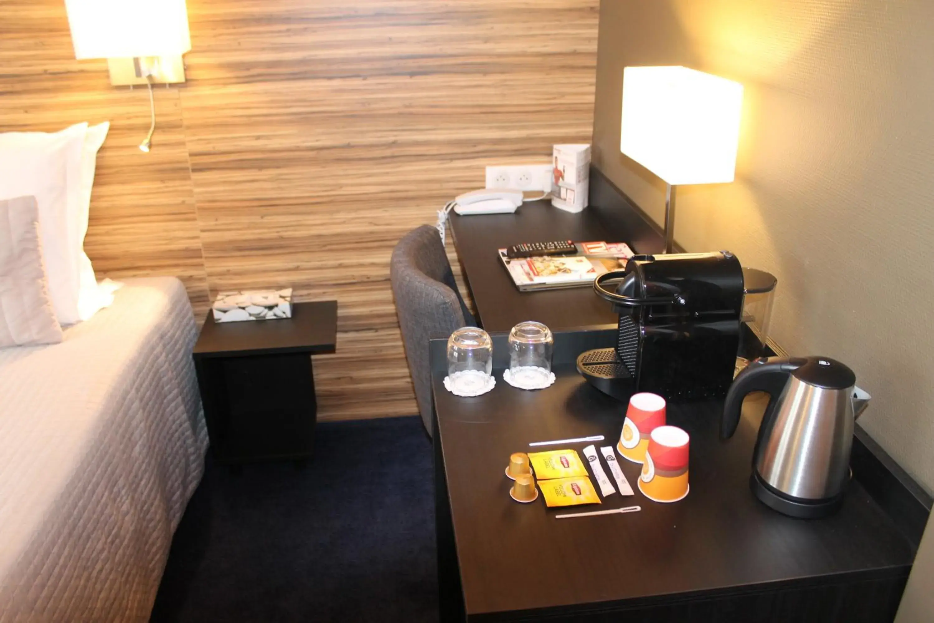 Coffee/tea facilities in Hotel de France