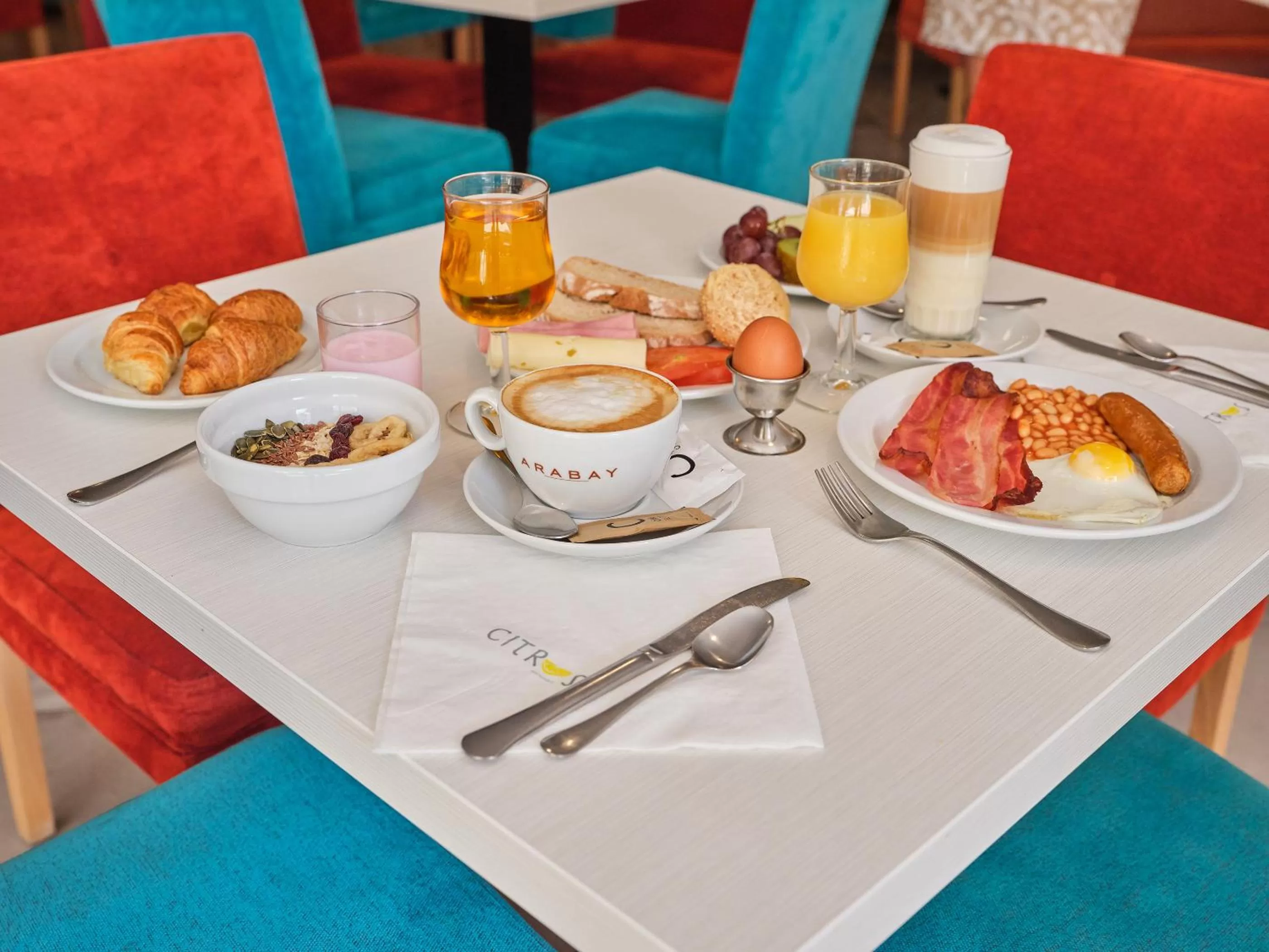 Food and drinks in Aparthotel Aquasol