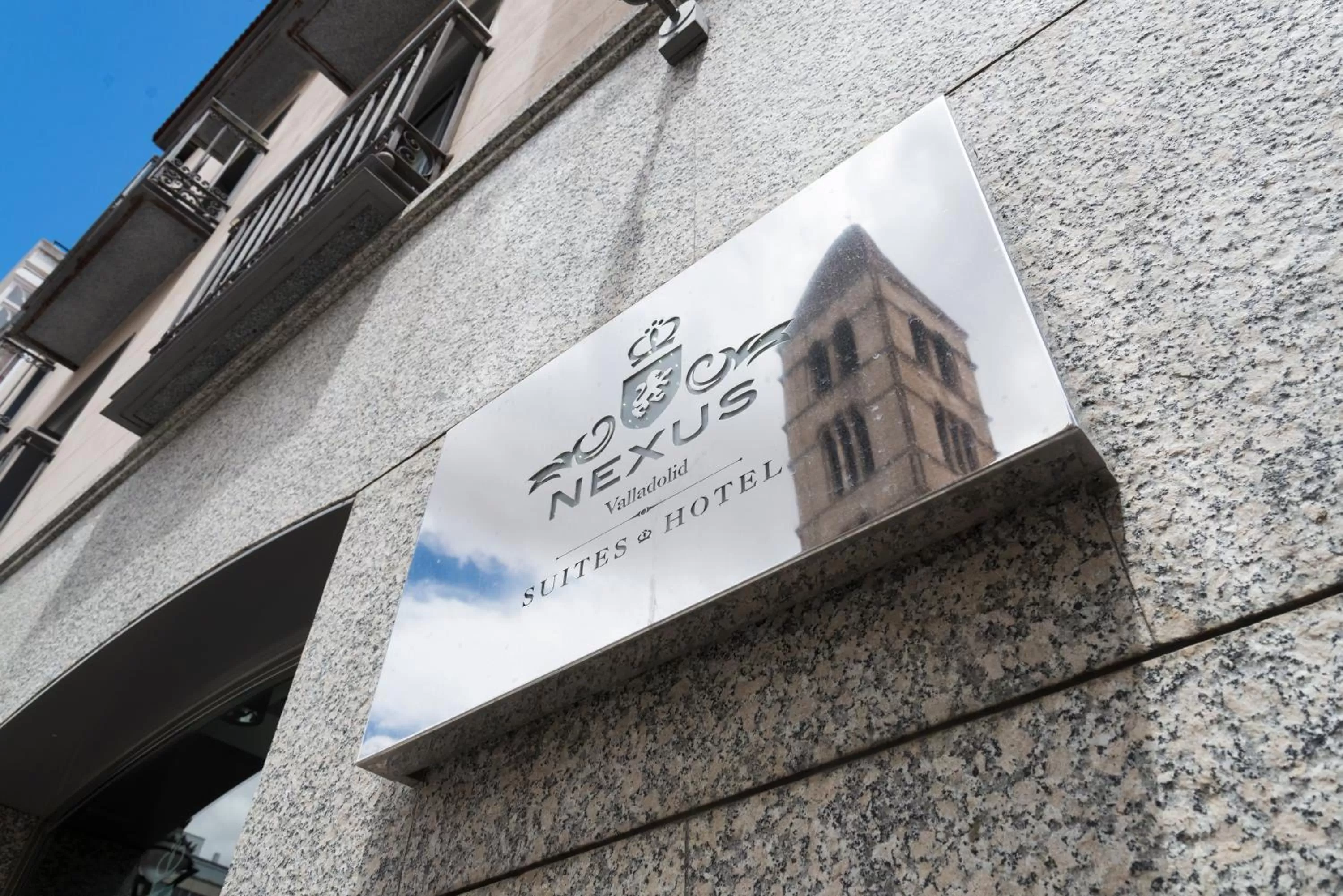 Logo/Certificate/Sign in Nexus Valladolid Suites & Hotel