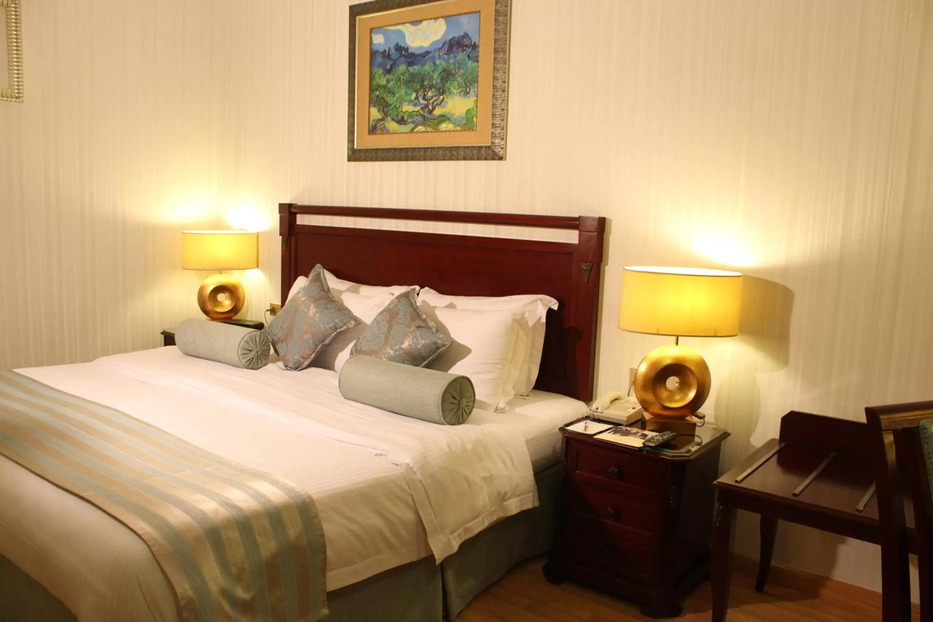 Bedroom, Bed in Swiss Al Hamra Hotel