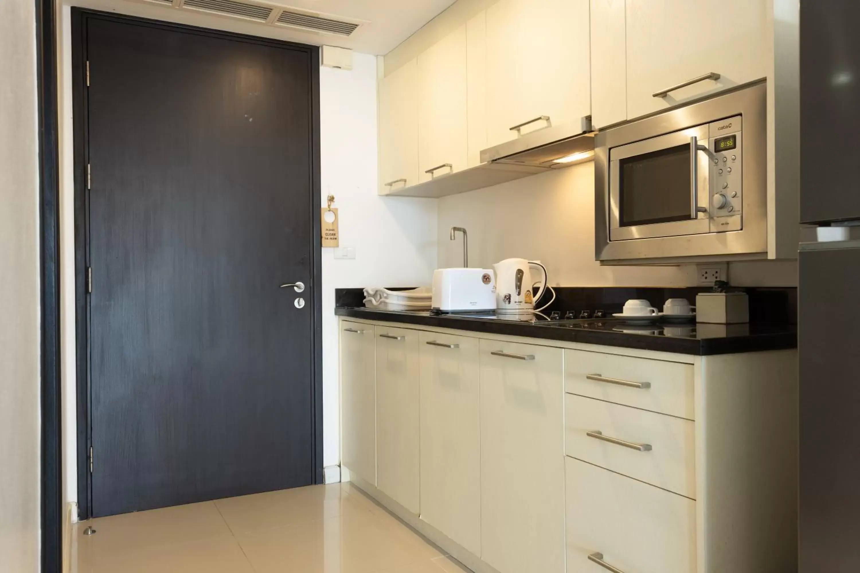 Coffee/tea facilities, Kitchen/Kitchenette in Citismart Luxury Apartments