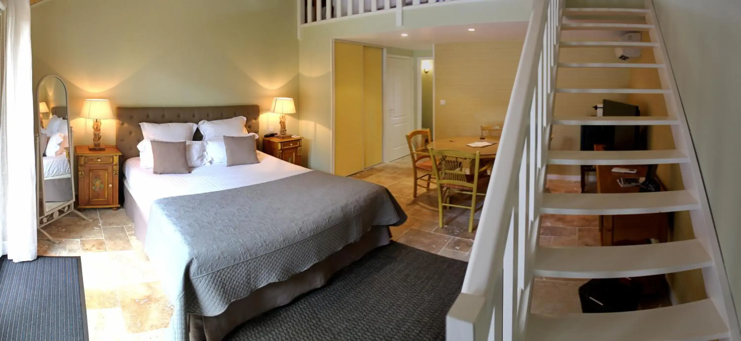 Bedroom, Bed in Hotel The Originals Residence de Rohan (EX RELAIS DU SILENCE)
