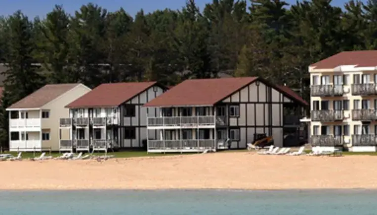 Facade/entrance, Property Building in Waterfront Inn Mackinaw City