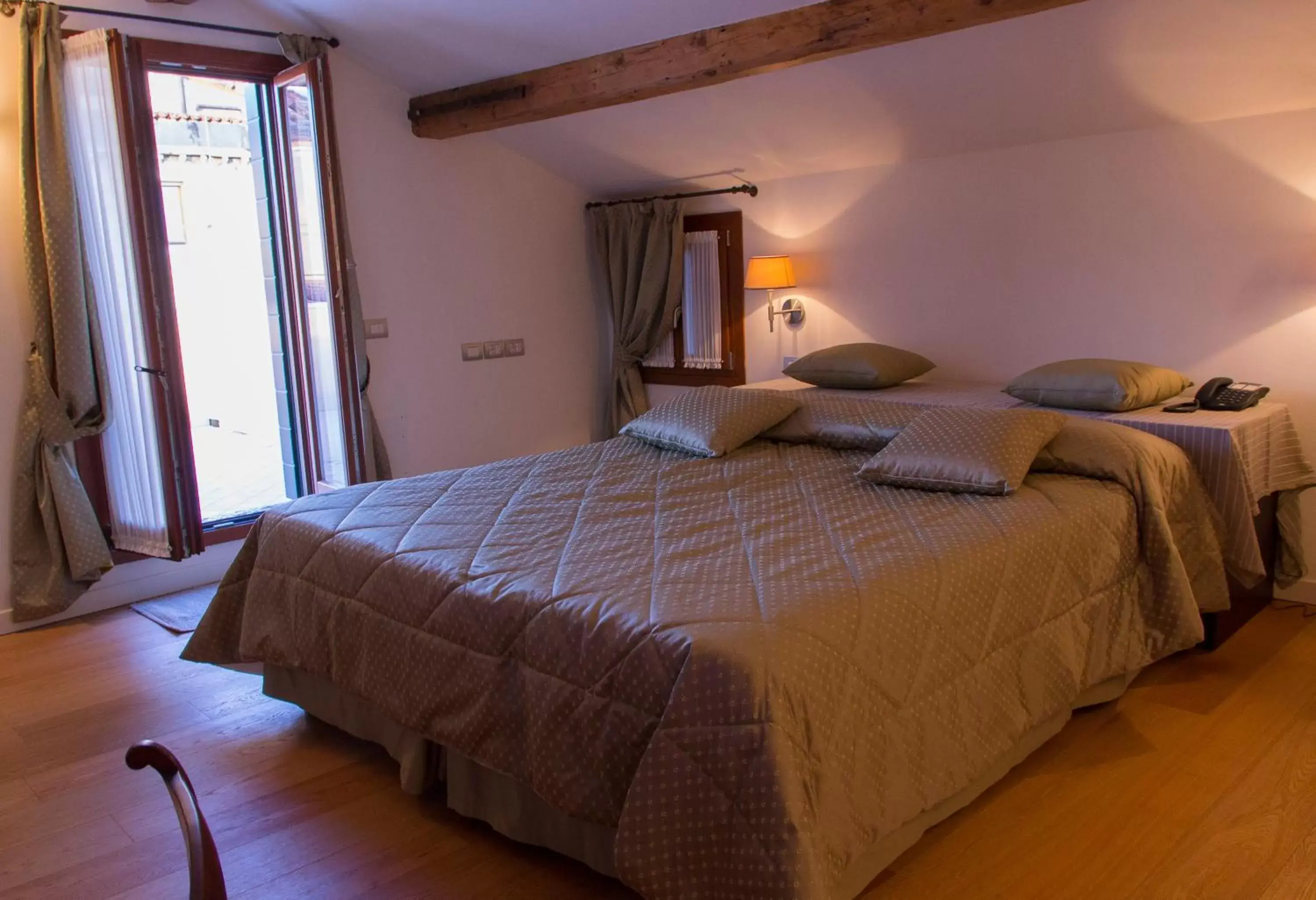 Day, Bed in Hotel Sant'Antonin