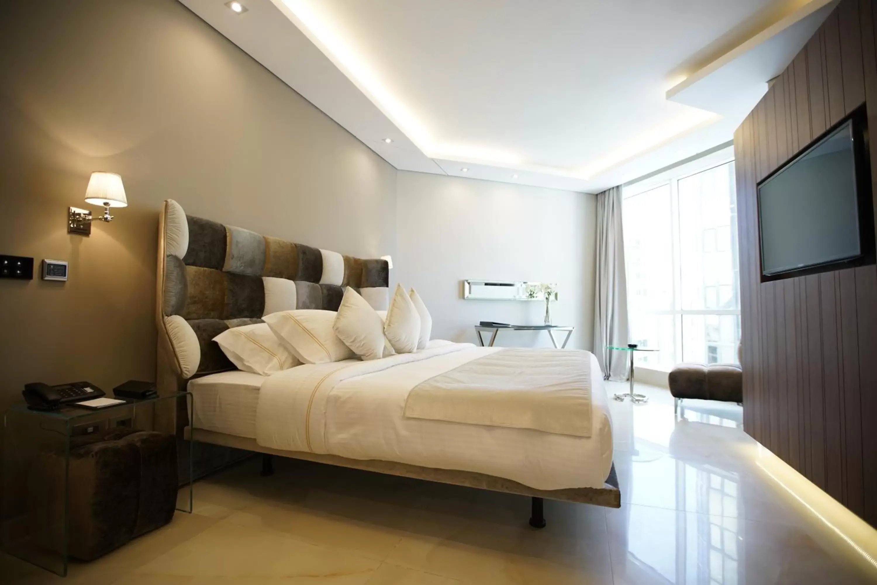 Bed in Royal Tulip Achrafieh