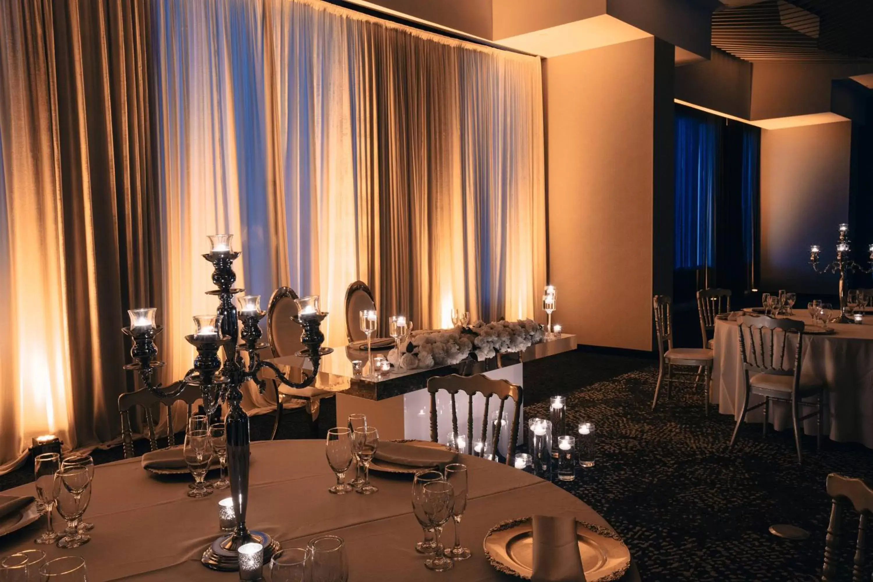 Banquet/Function facilities, Restaurant/Places to Eat in Courtyard by Marriott Montreal Brossard