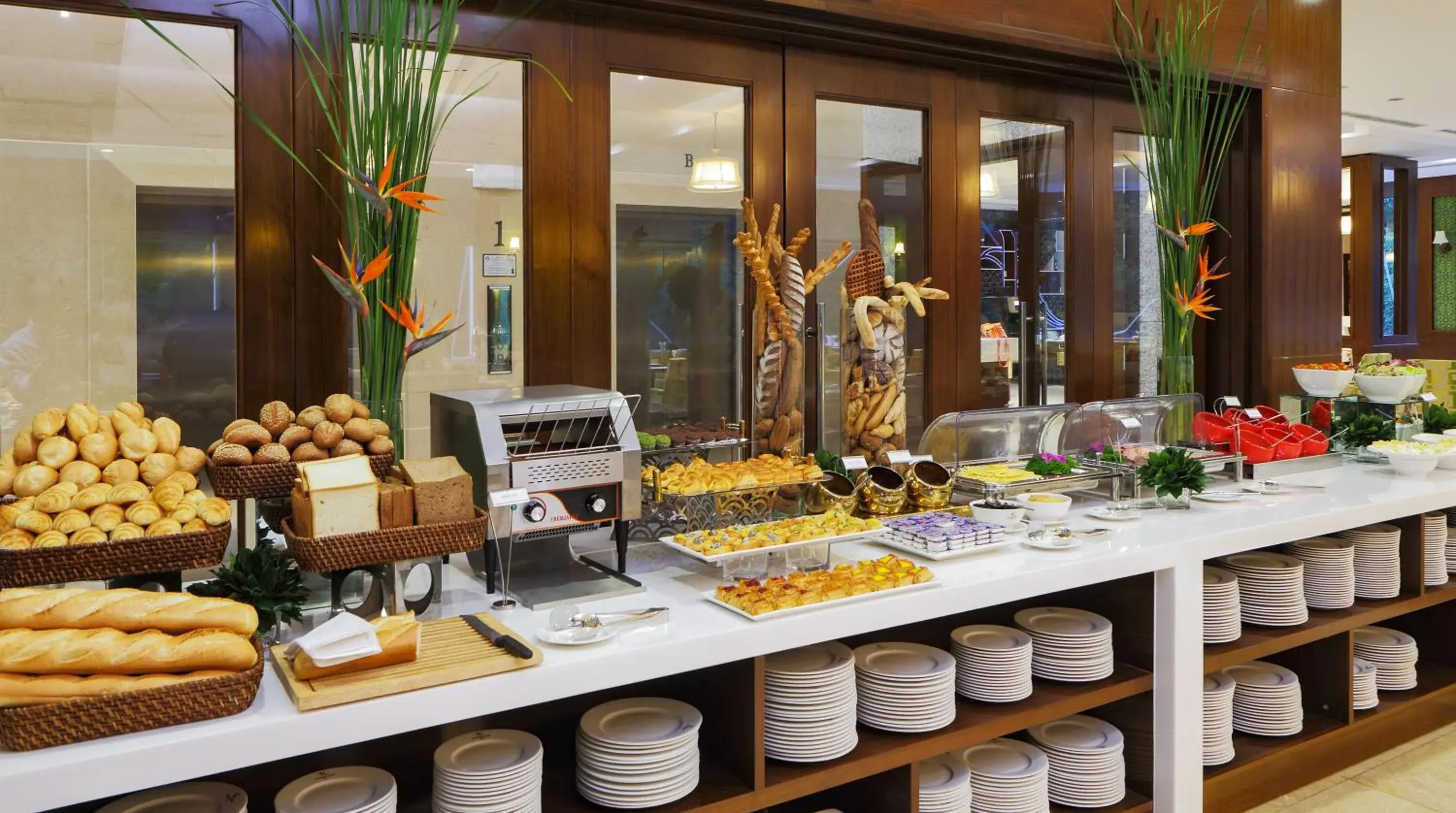 Restaurant/places to eat in Central Palace Hotel Restaurant/places to eat in Central Palace Hotel