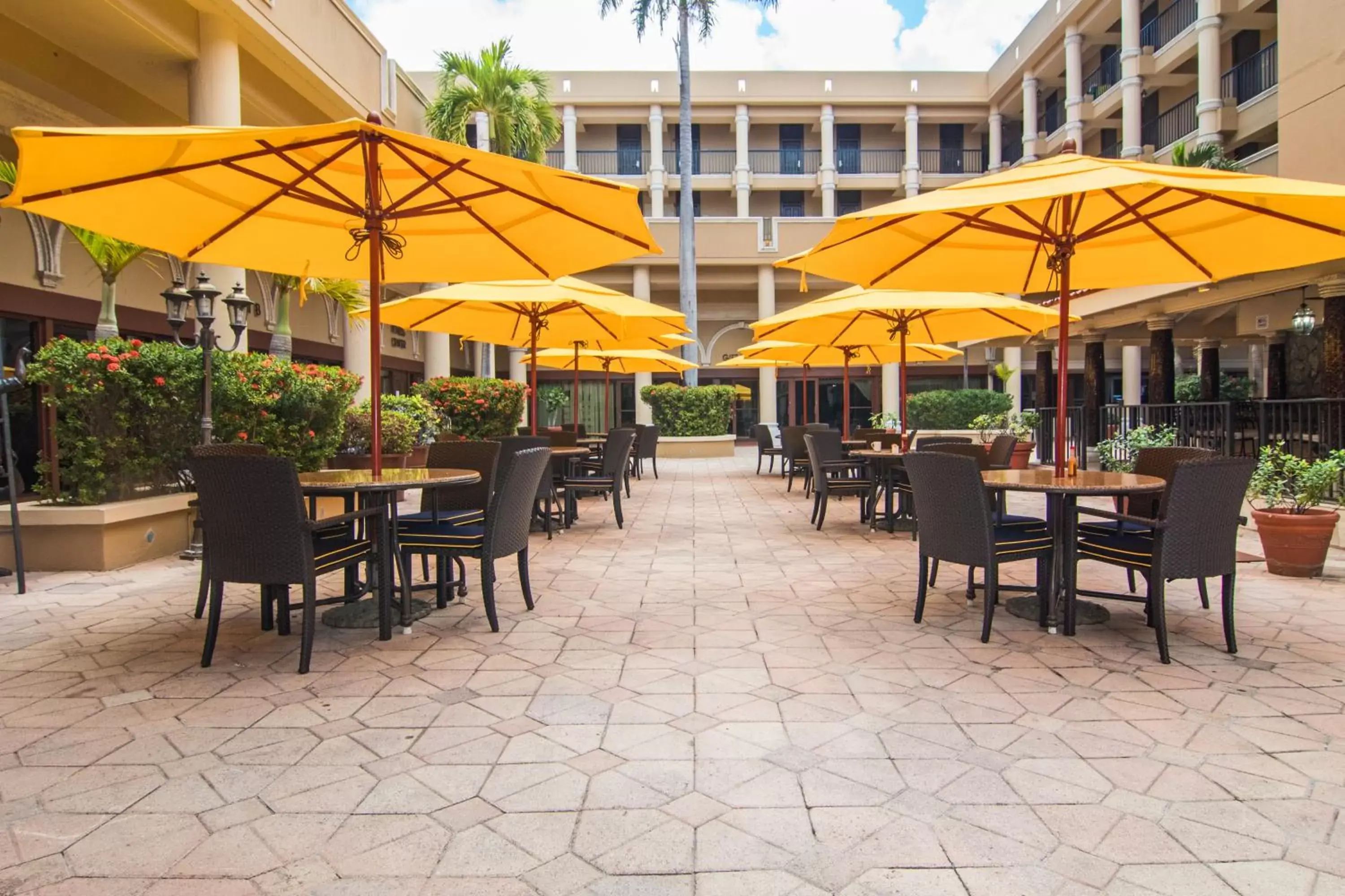 Restaurant/Places to Eat in Windward Passage Hotel