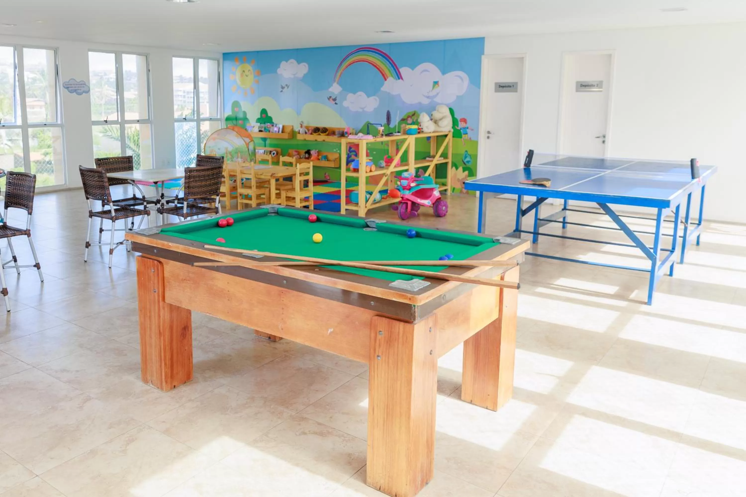 Billiard in Atlantic Palace Apart-Hotel