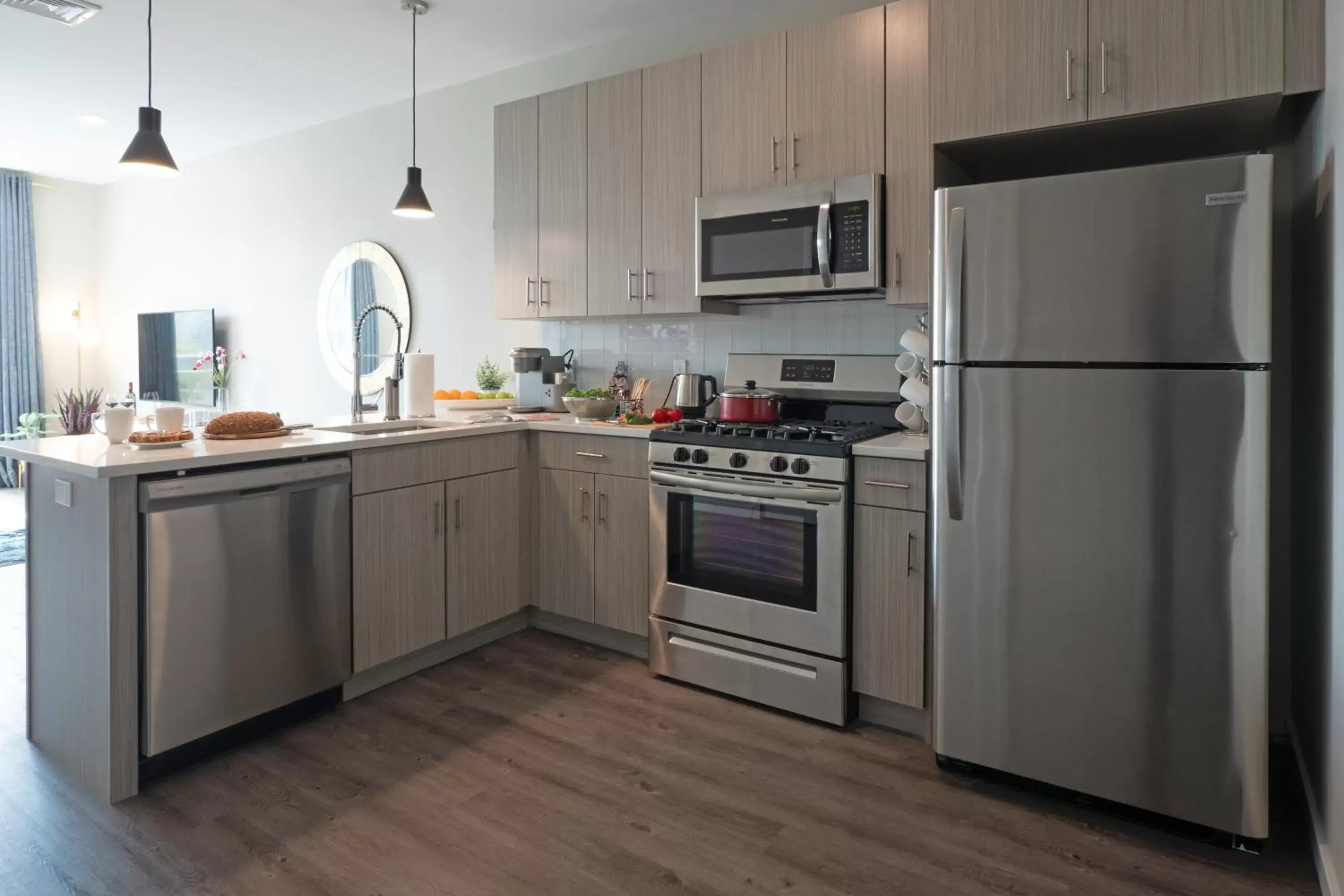 Kitchen or kitchenette, Kitchen/Kitchenette in Luxury Furnished Apartments by Hyatus Downtown at Yale