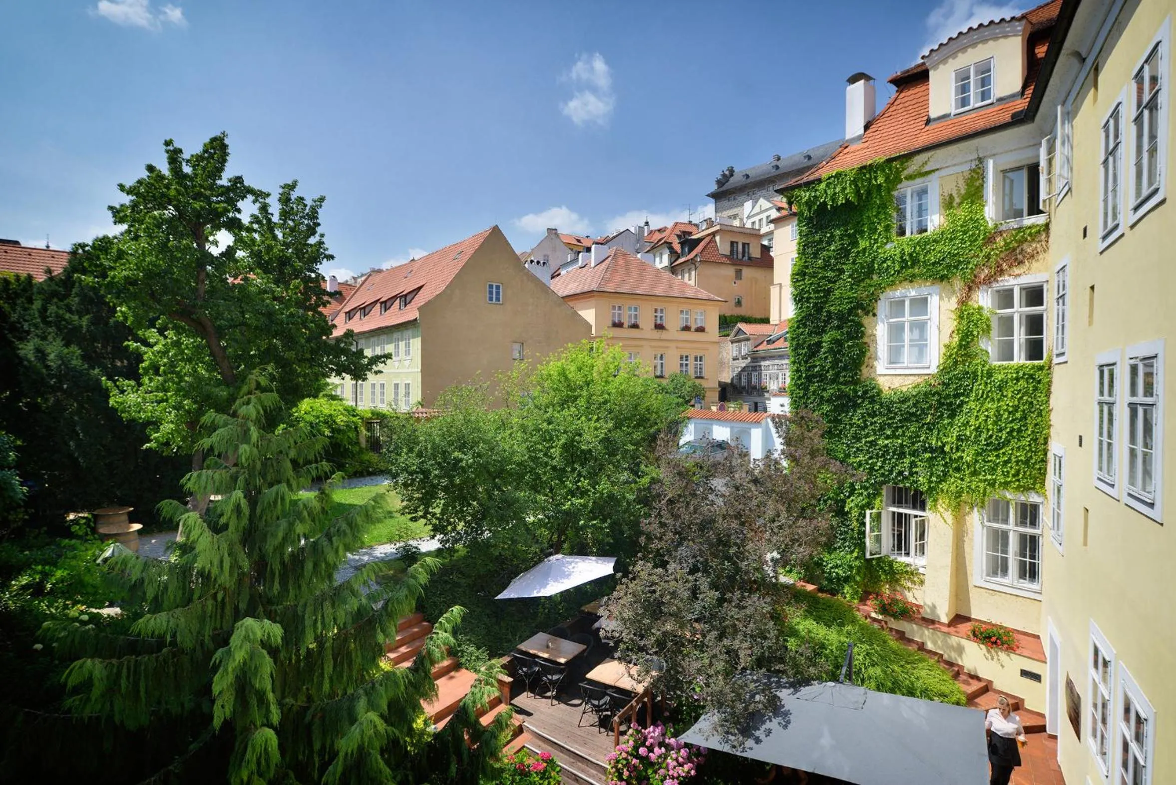 Inner courtyard view in Hotel At the Green Grape
