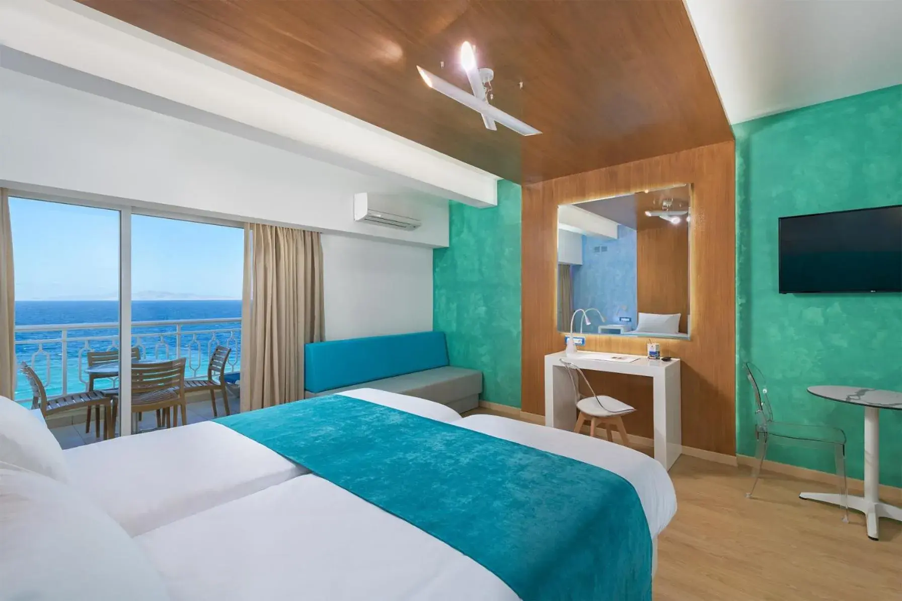 Bed, Sea View in Arte hotel