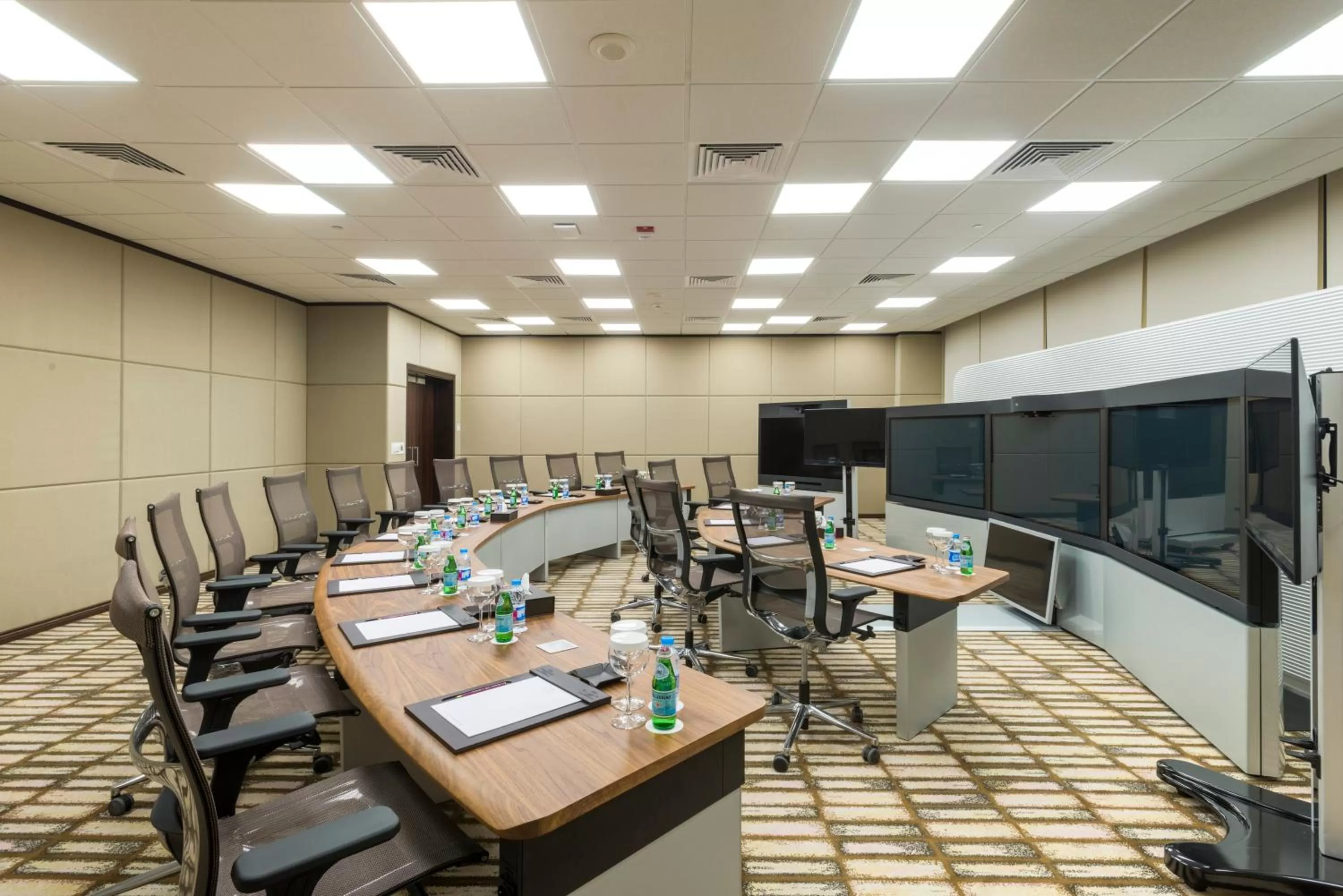 Meeting/conference room in Crowne Plaza Riyadh - RDC Hotel & Convention by IHG