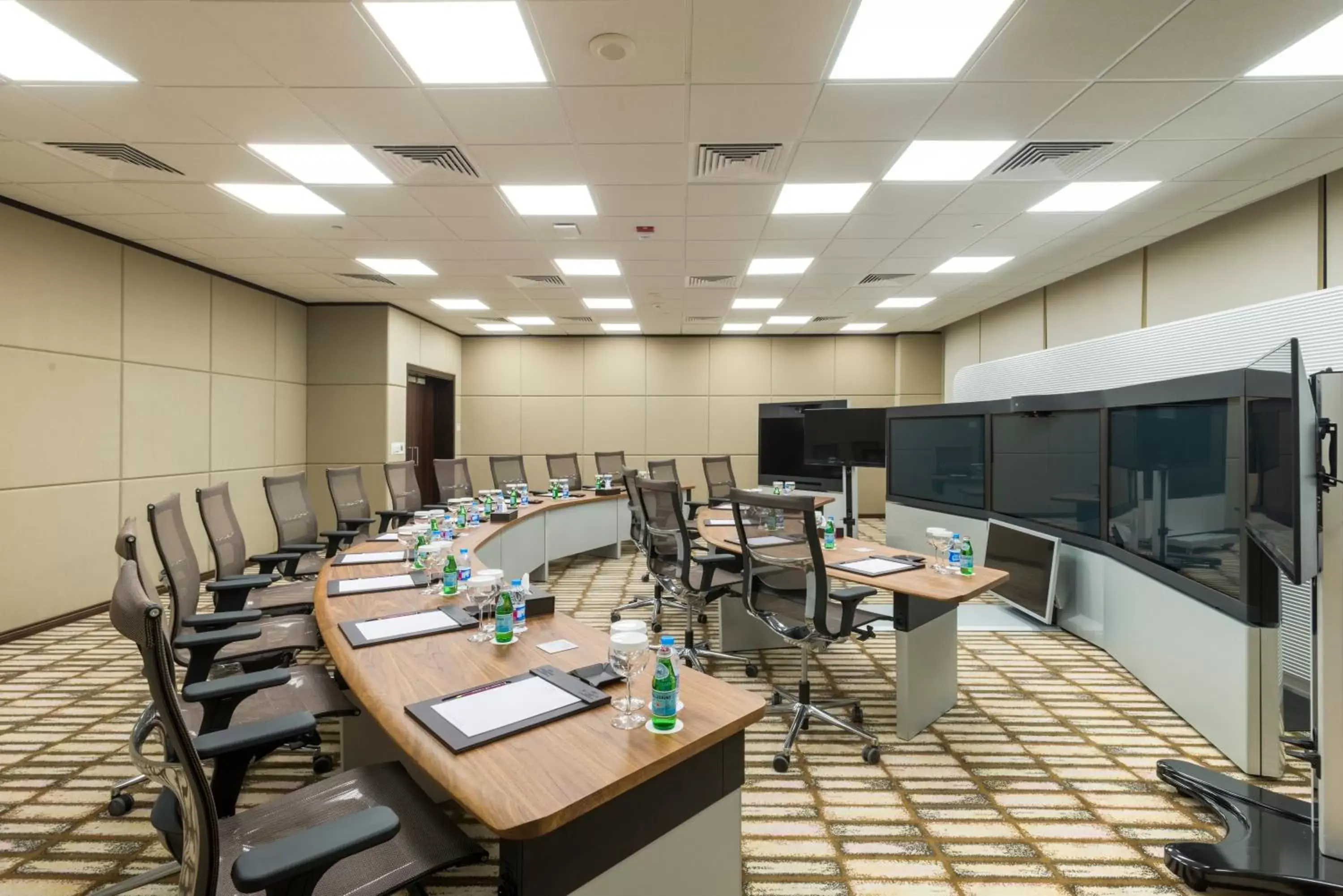 Meeting/conference room in Crowne Plaza Riyadh - RDC Hotel & Convention, an IHG Hotel