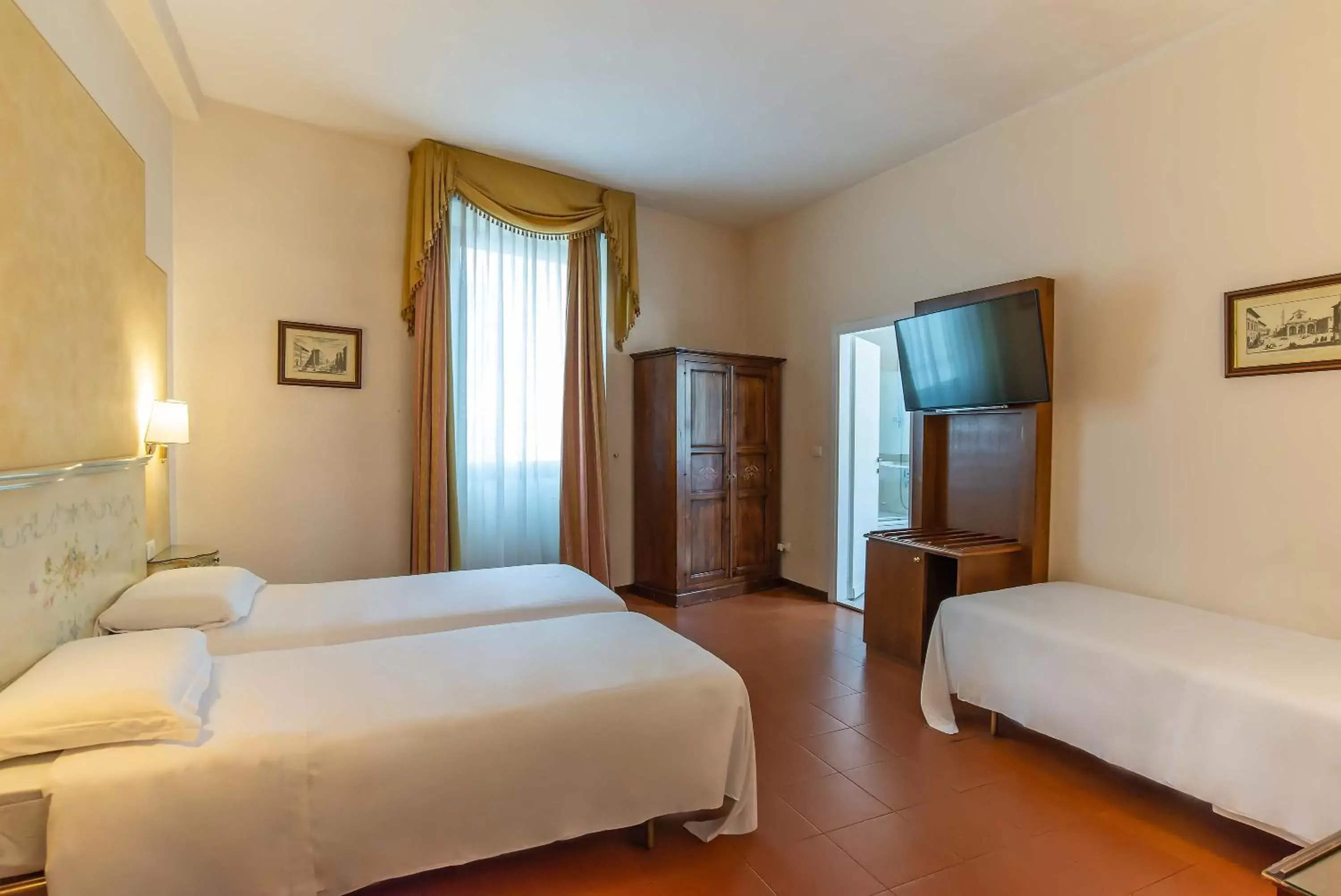 Photo of the whole room, Bed in Hotel Machiavelli Palace