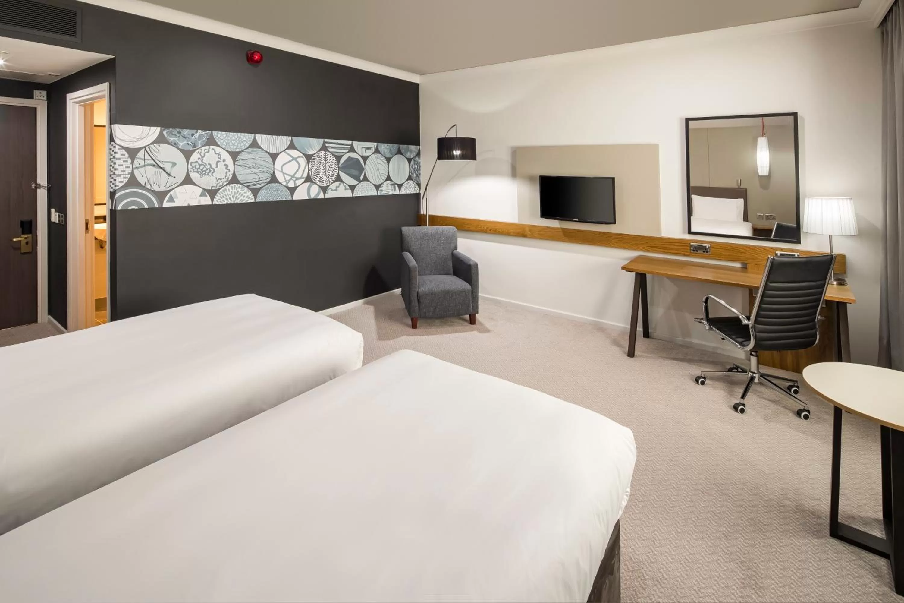 TV and multimedia, Bed in Crowne Plaza Solihull by IHG