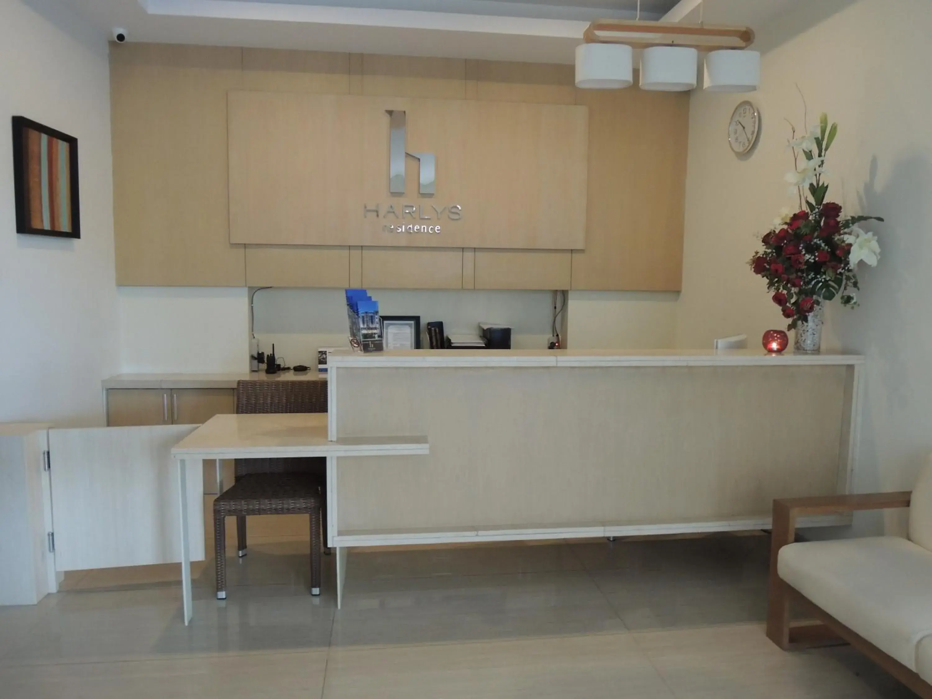 Lobby or reception, Kitchen/Kitchenette in Harlys Residence