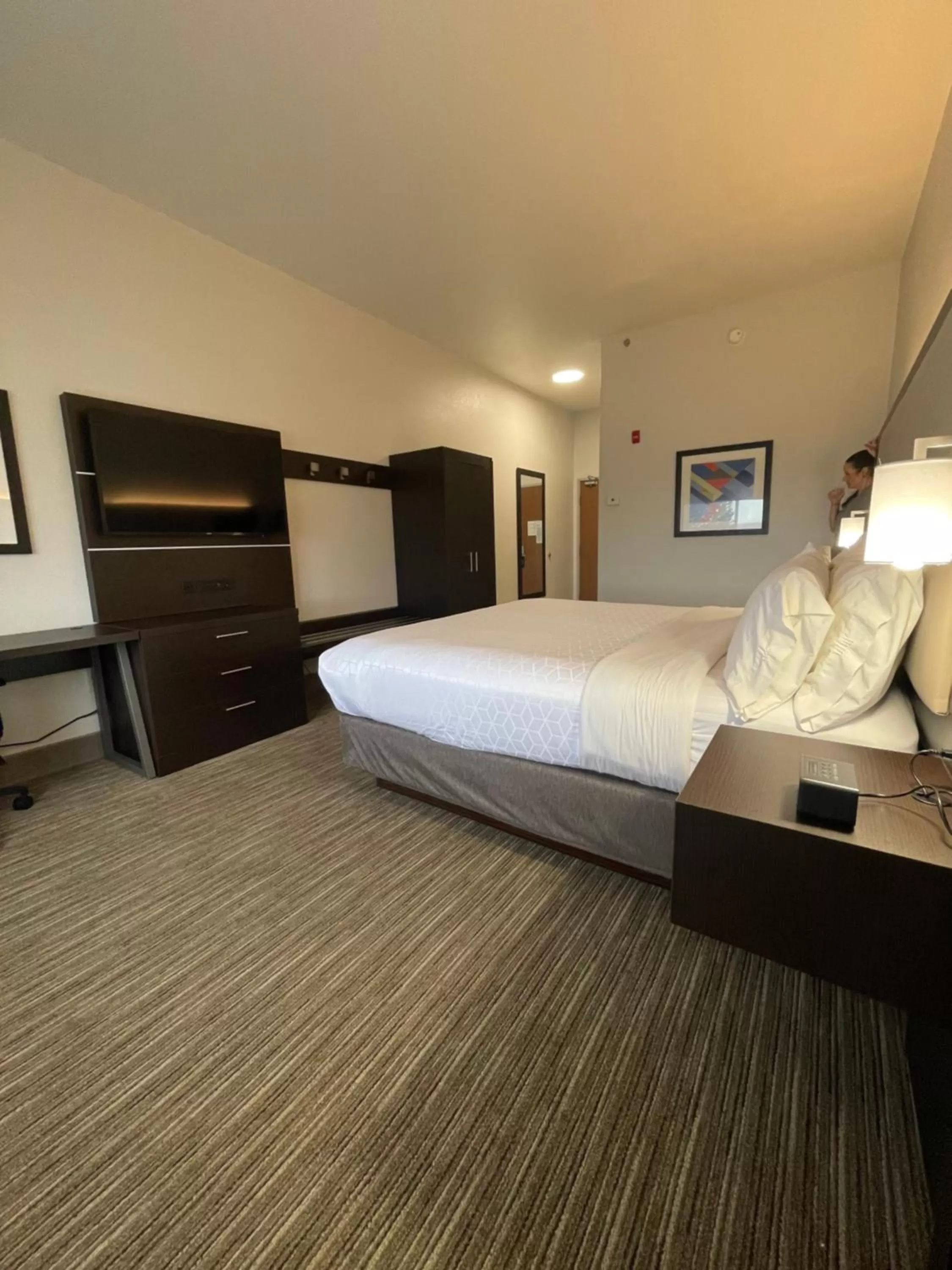 Bed in Holiday Inn Express Hotel & Suites Las Vegas NM by IHG