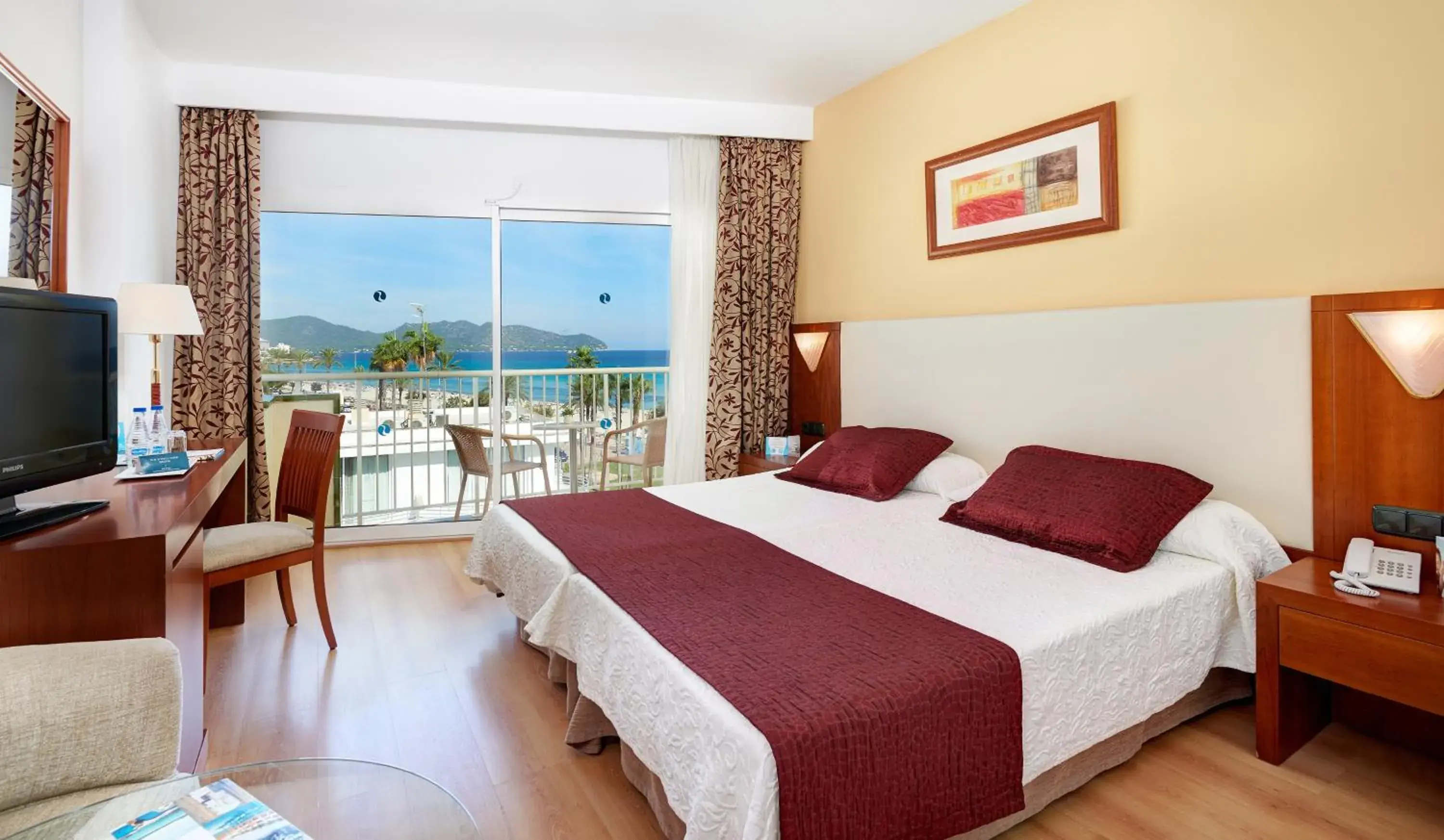 Photo of the whole room in Sentido Castell de Mar