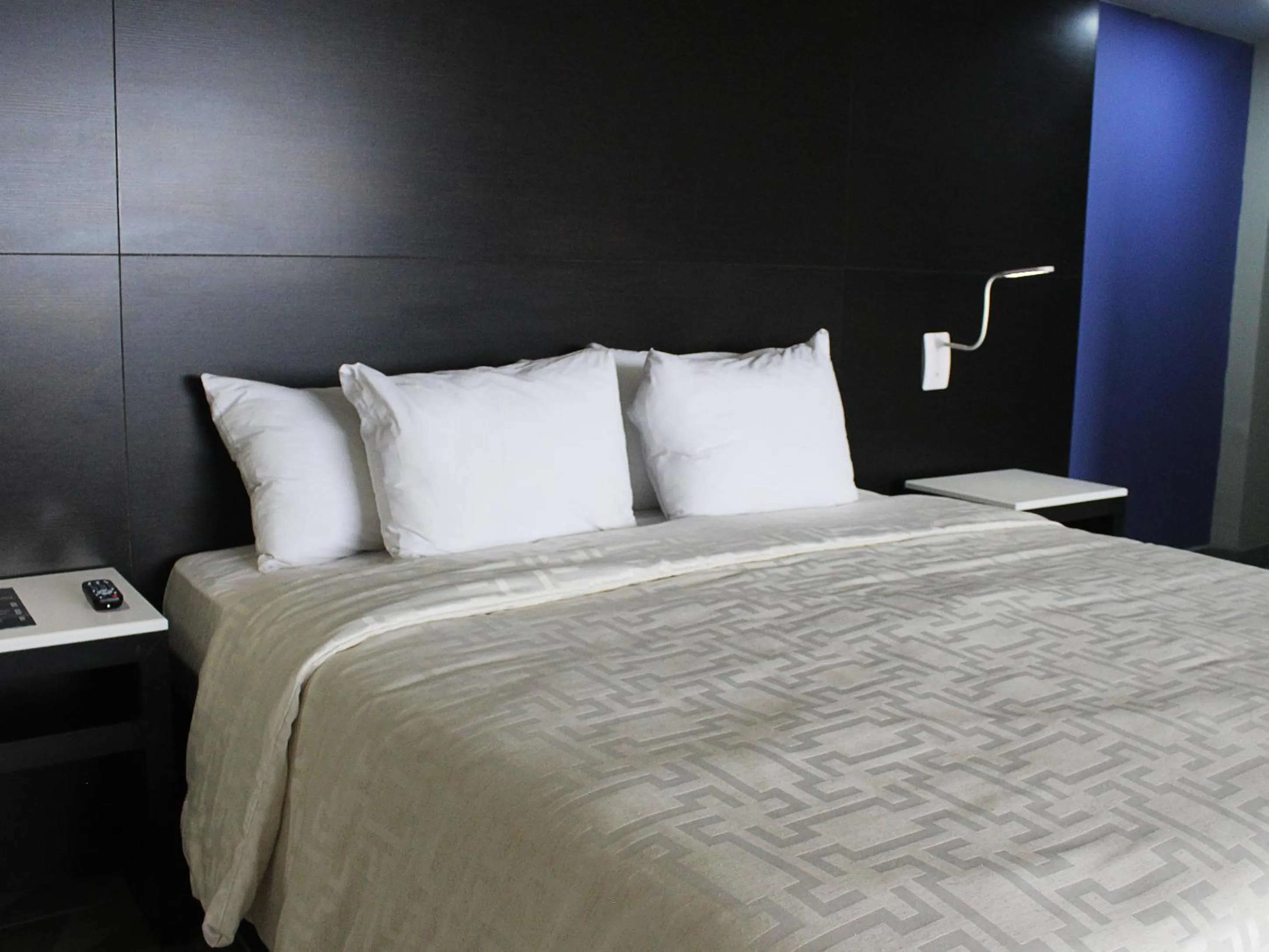 Bed in Hotel Corona Plaza