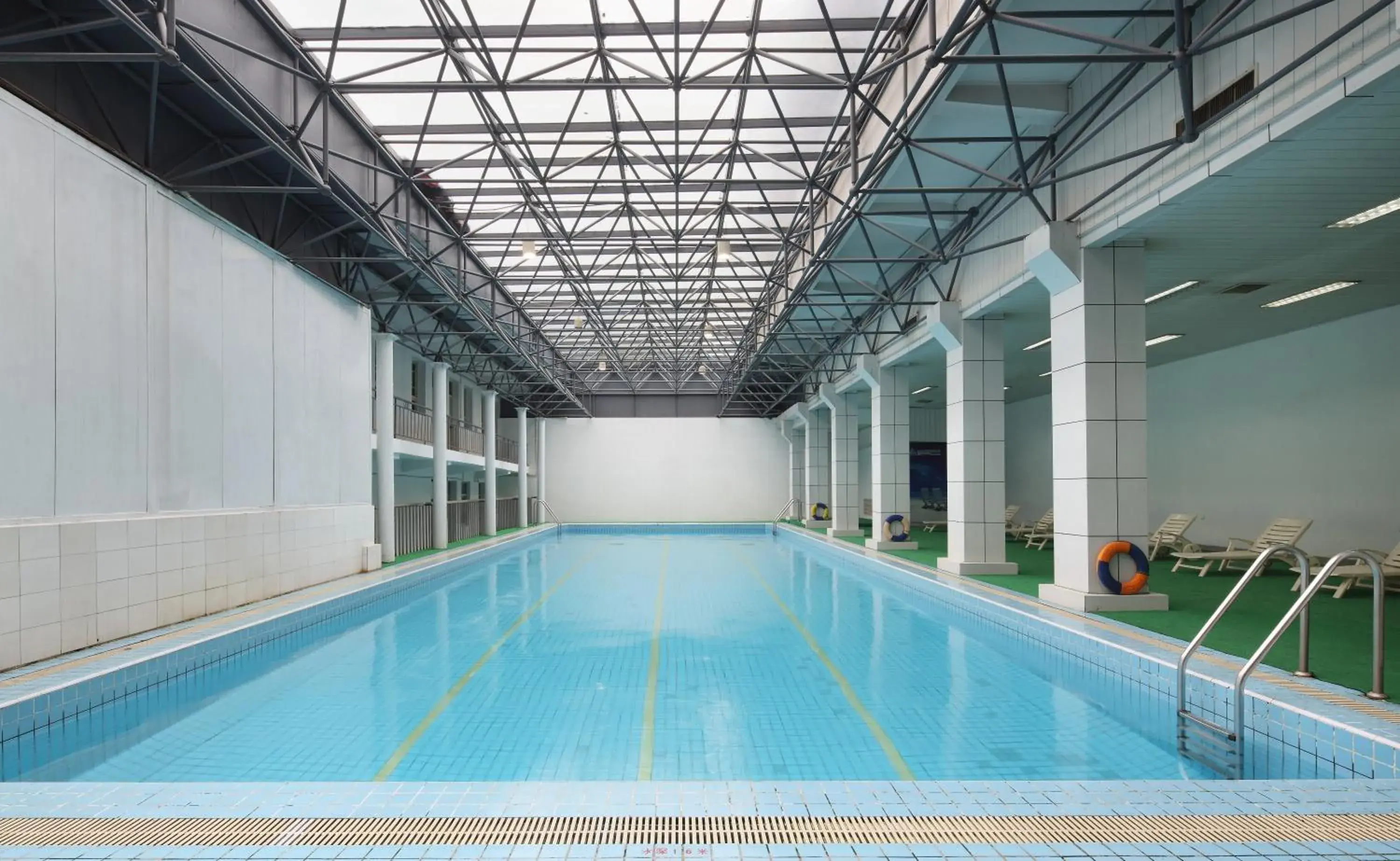 Swimming Pool in Jinjiang West Capital International Hotel