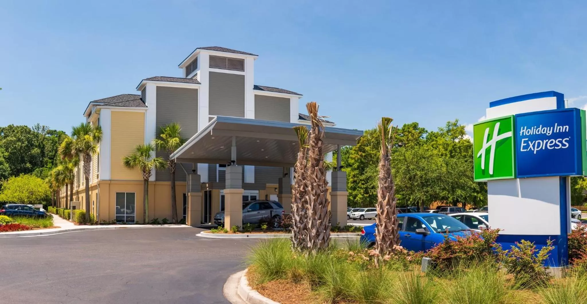 Property building in Holiday Inn Express Charleston US Highway 17 & I-526 by IHG