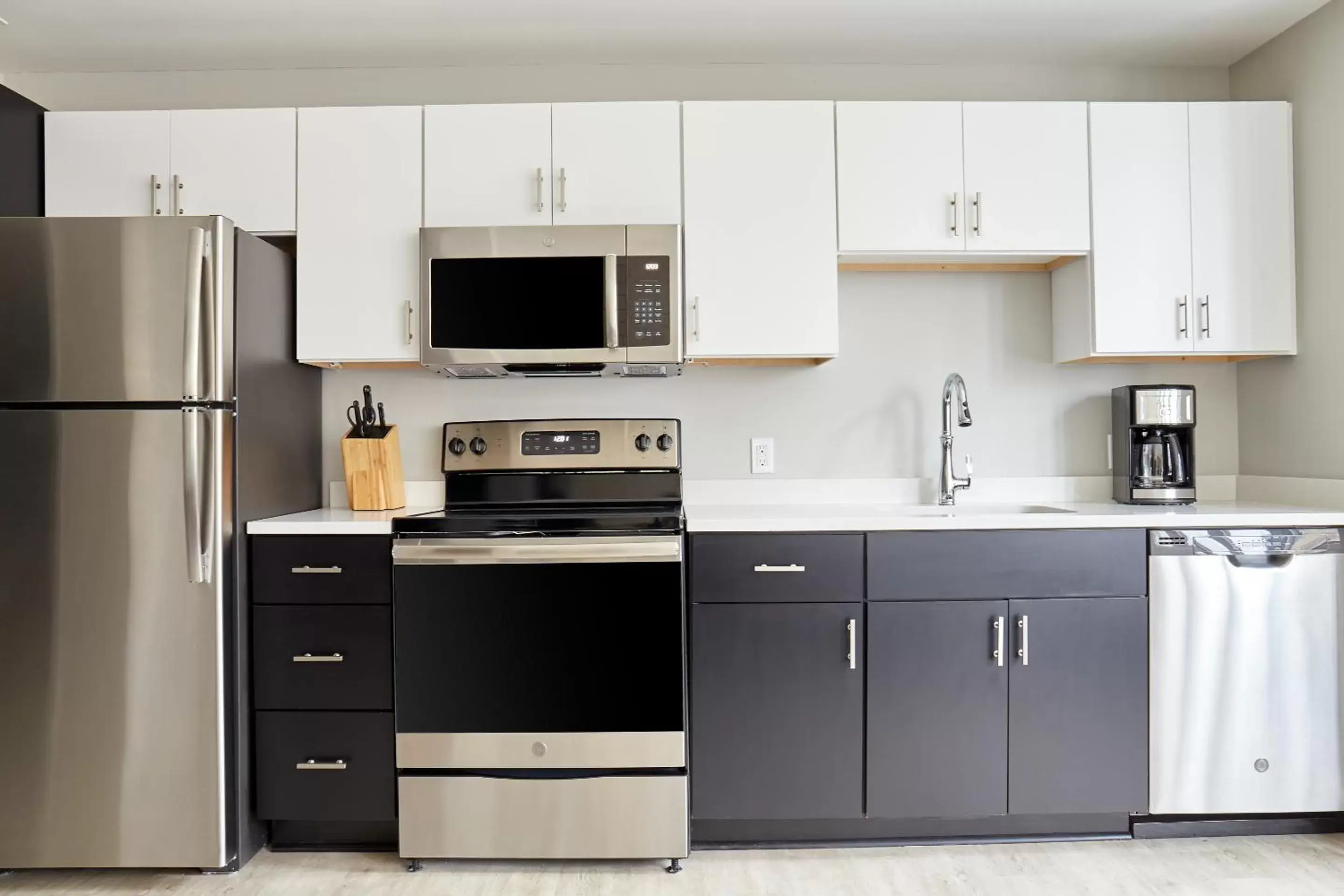 Living room, Kitchen/Kitchenette in Sonder The Randolph