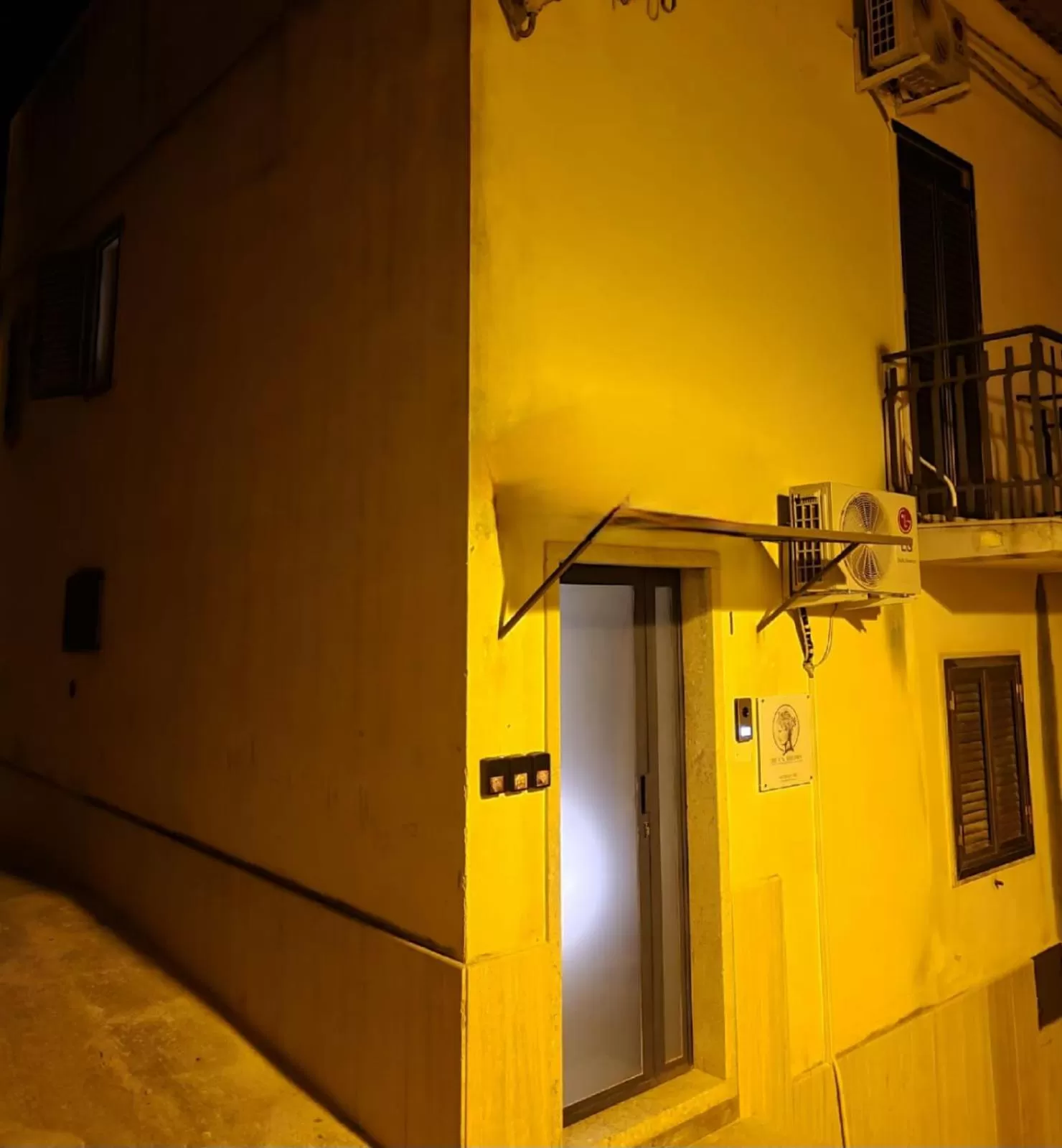 Property building in Dea's Rooms