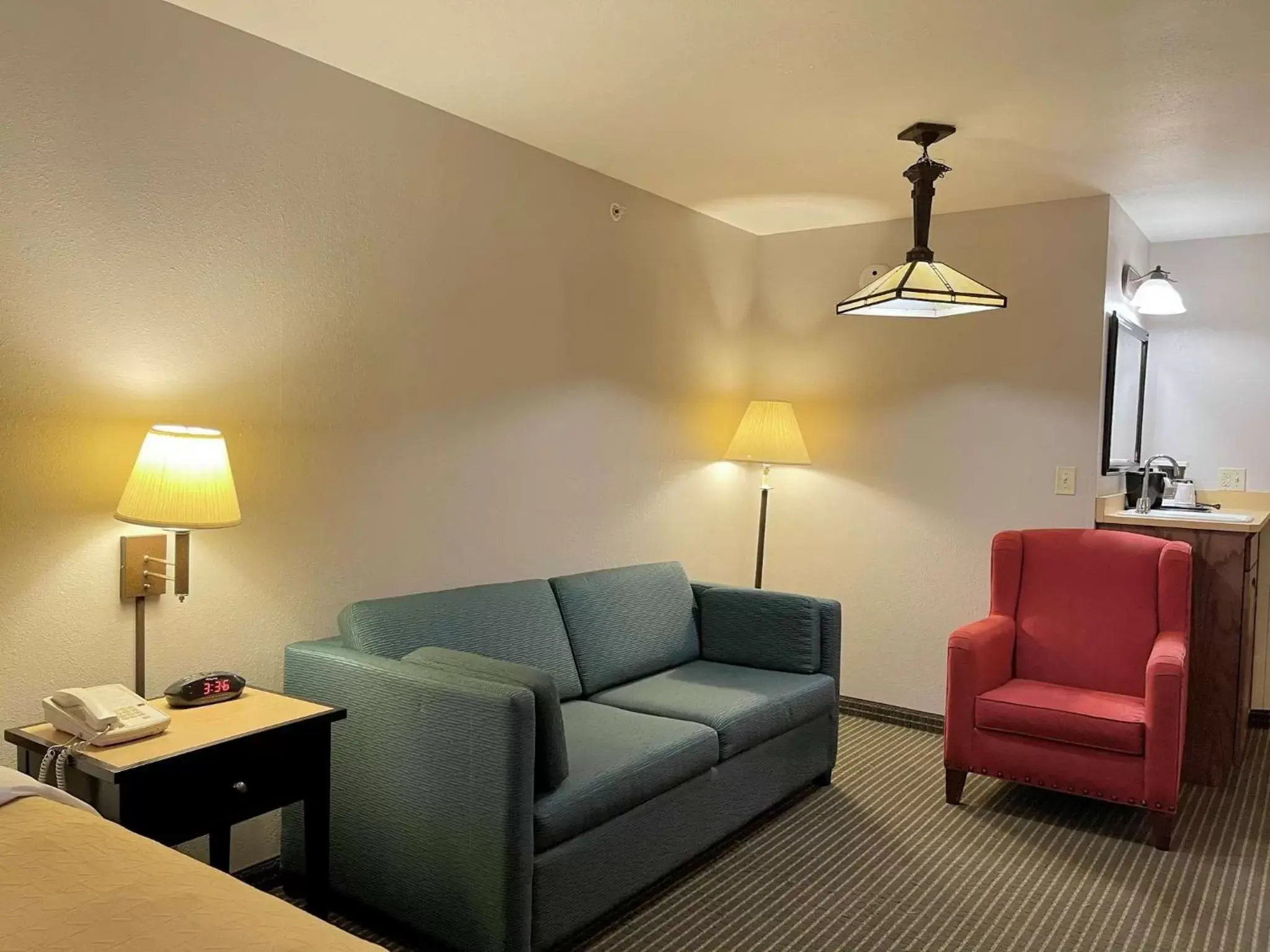 Photo of the whole room, Seating Area in Zion Inn & Suites