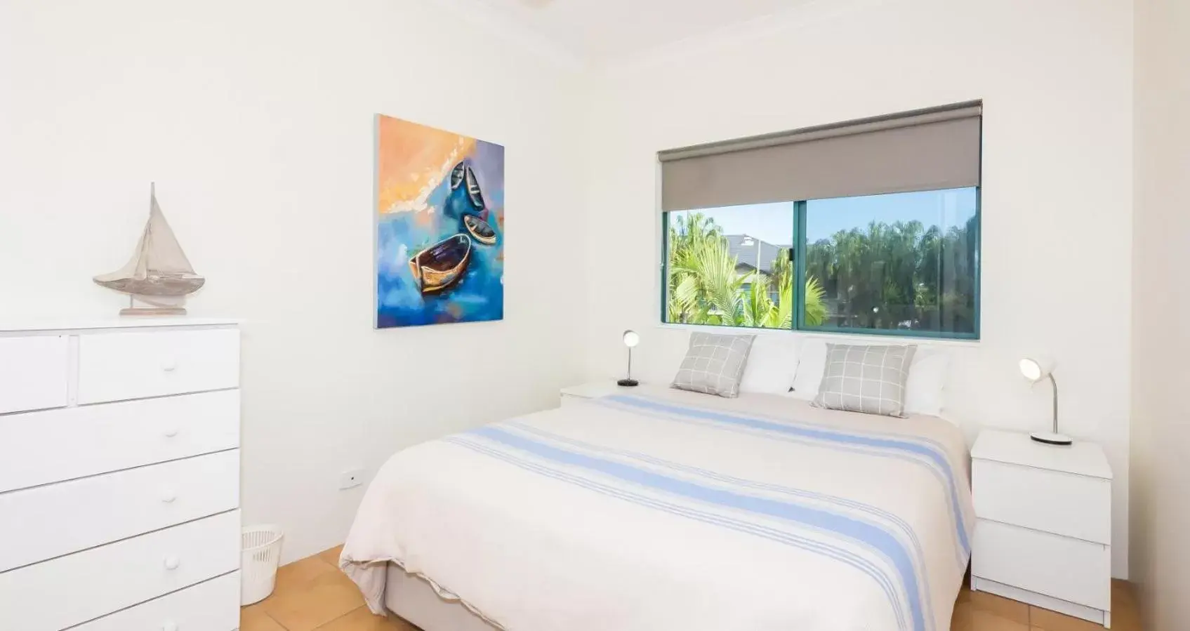 Bedroom, Bed in Currumbin Sands On The Beach