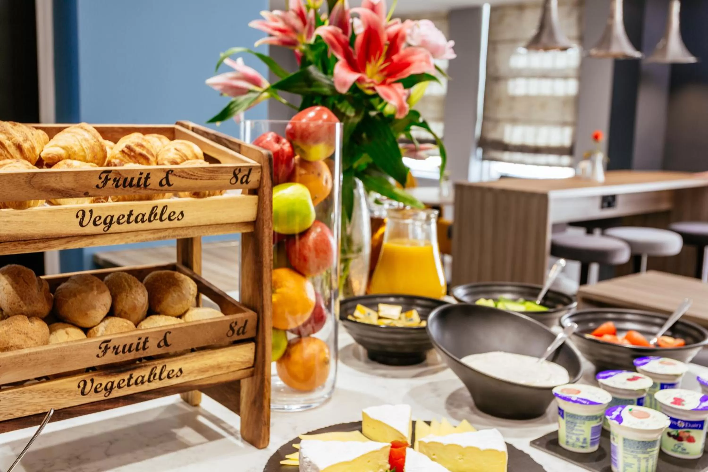 Continental breakfast in Oliver Plaza Hotel