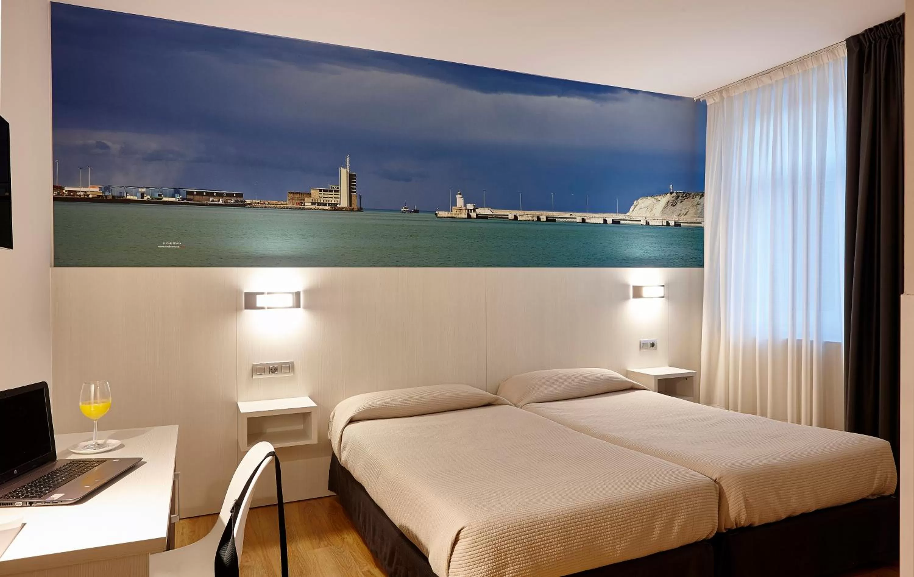 Photo of the whole room, Bed in Hotel Seminario Aeropuerto Bilbao