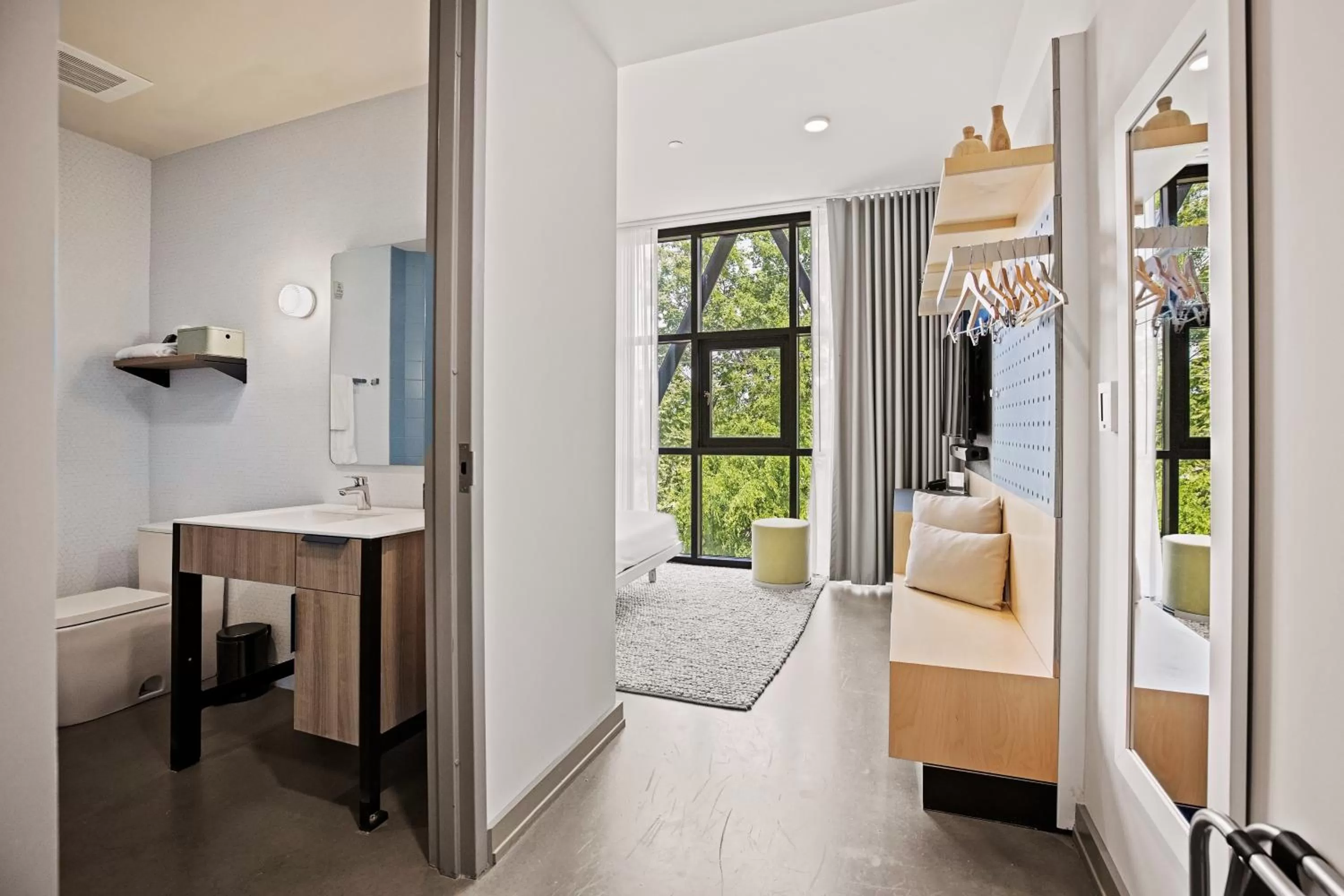 Photo of the whole room, Bed in Placemakr Wedgewood-Houston - South Nashville