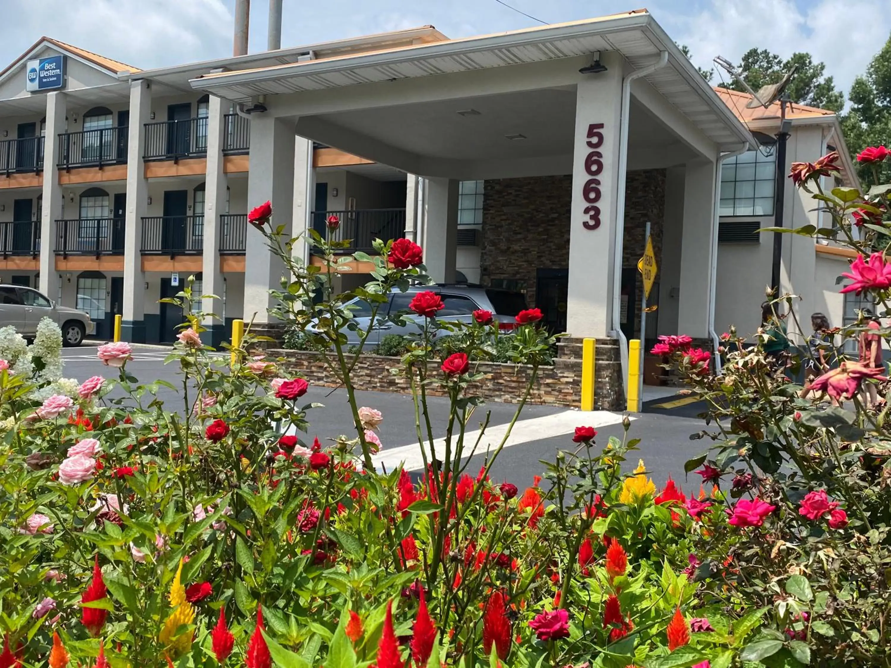 Property building in Best Western Allatoona Inn & Suites