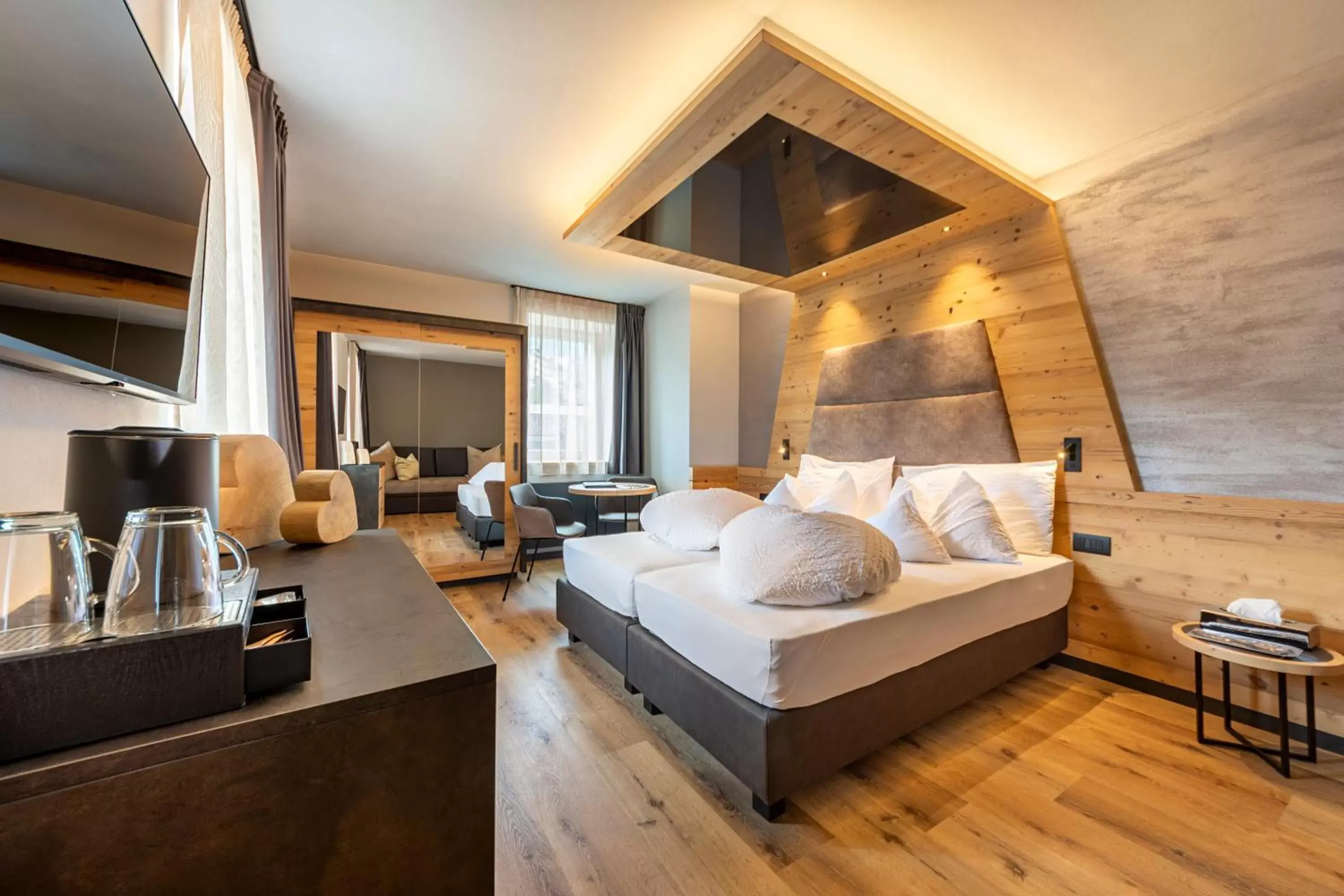 Bedroom, Seating Area in Hotel Faloria