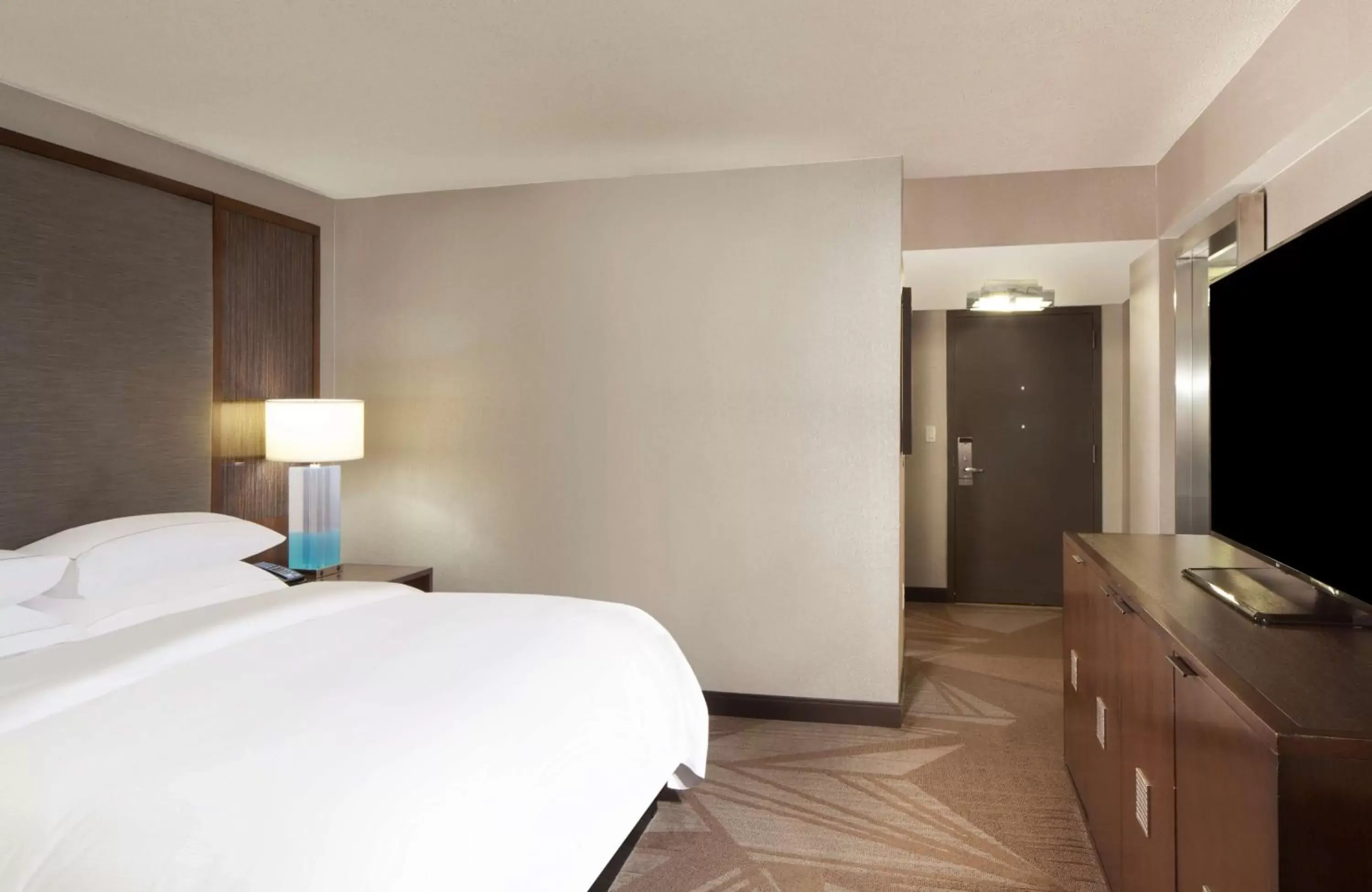 Bedroom, Bed in Hilton Parsippany