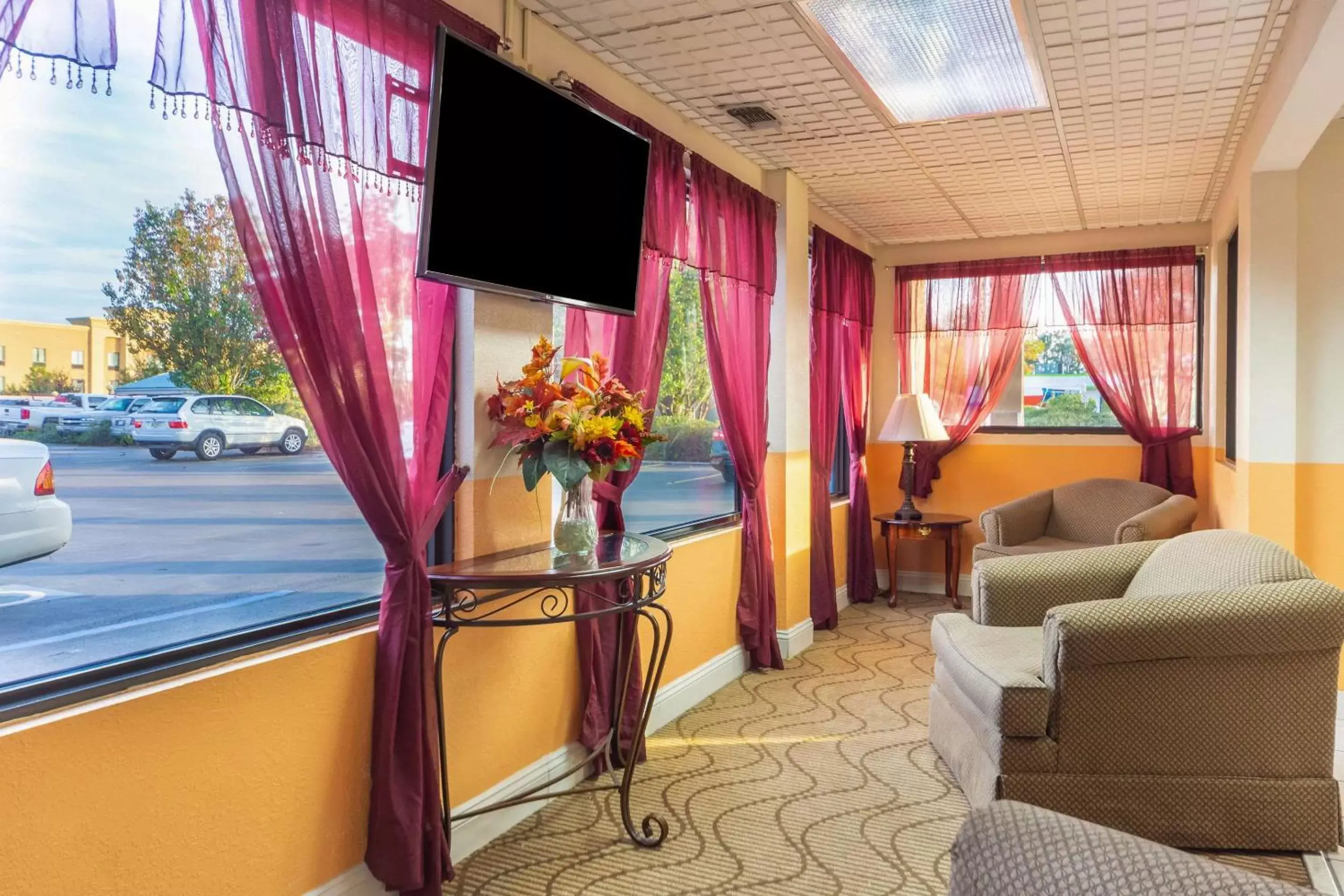 Lobby or reception, TV/Entertainment Center in EconoLodge Laurel