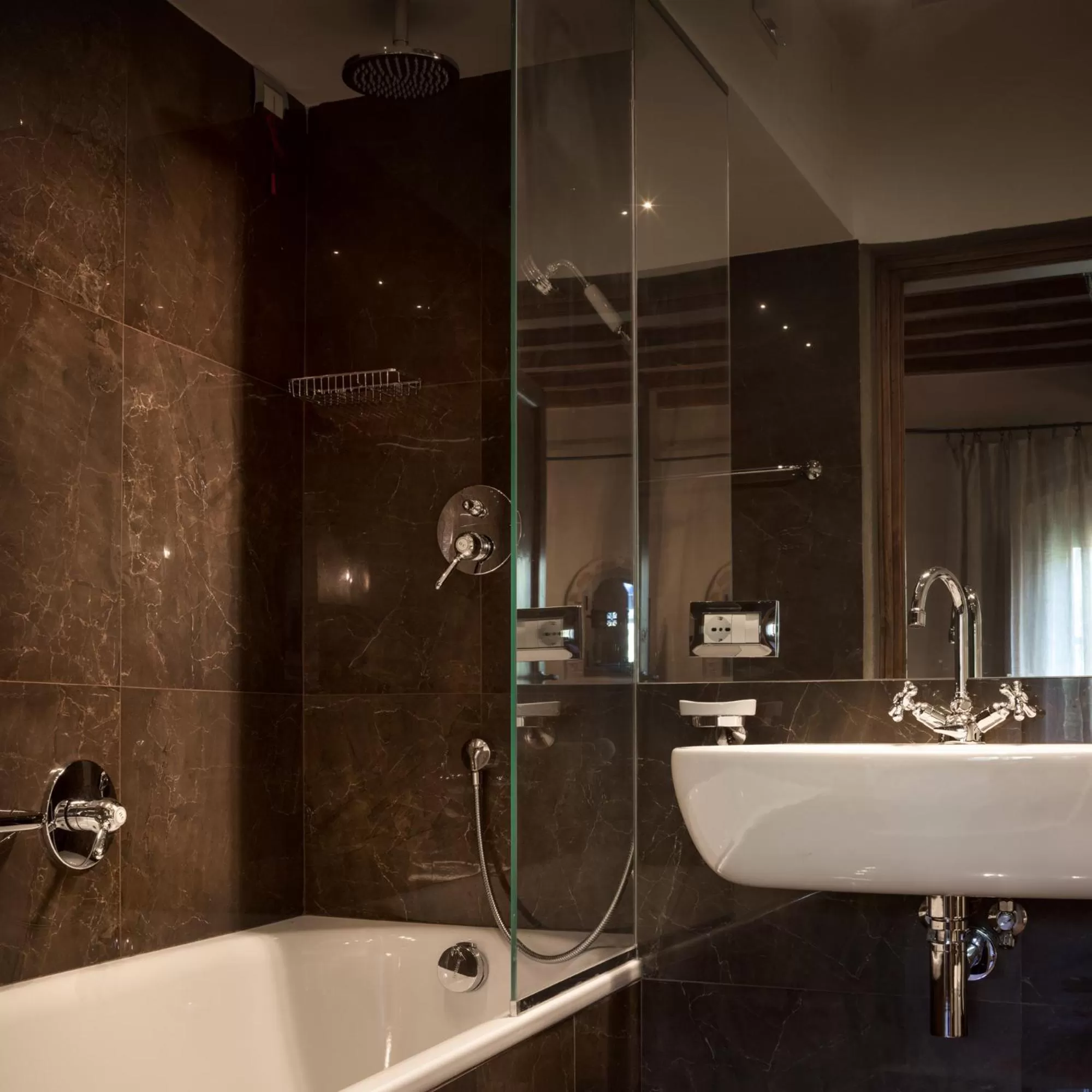 Bathroom in Ottantotto Firenze