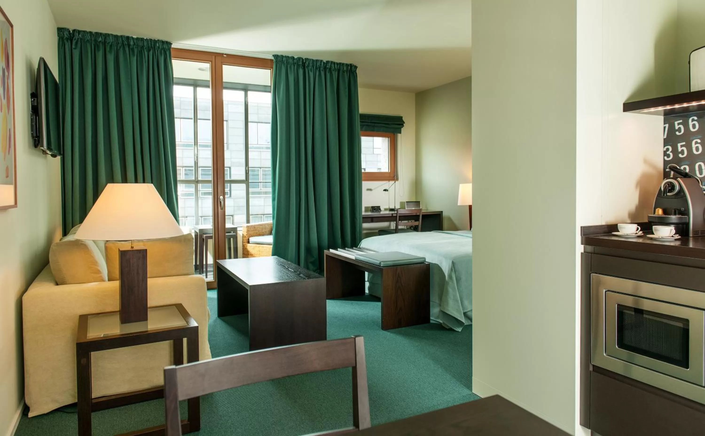 Kitchen or kitchenette, Bed in Clipper Boardinghouse - Berlin-Gendarmenmarkt