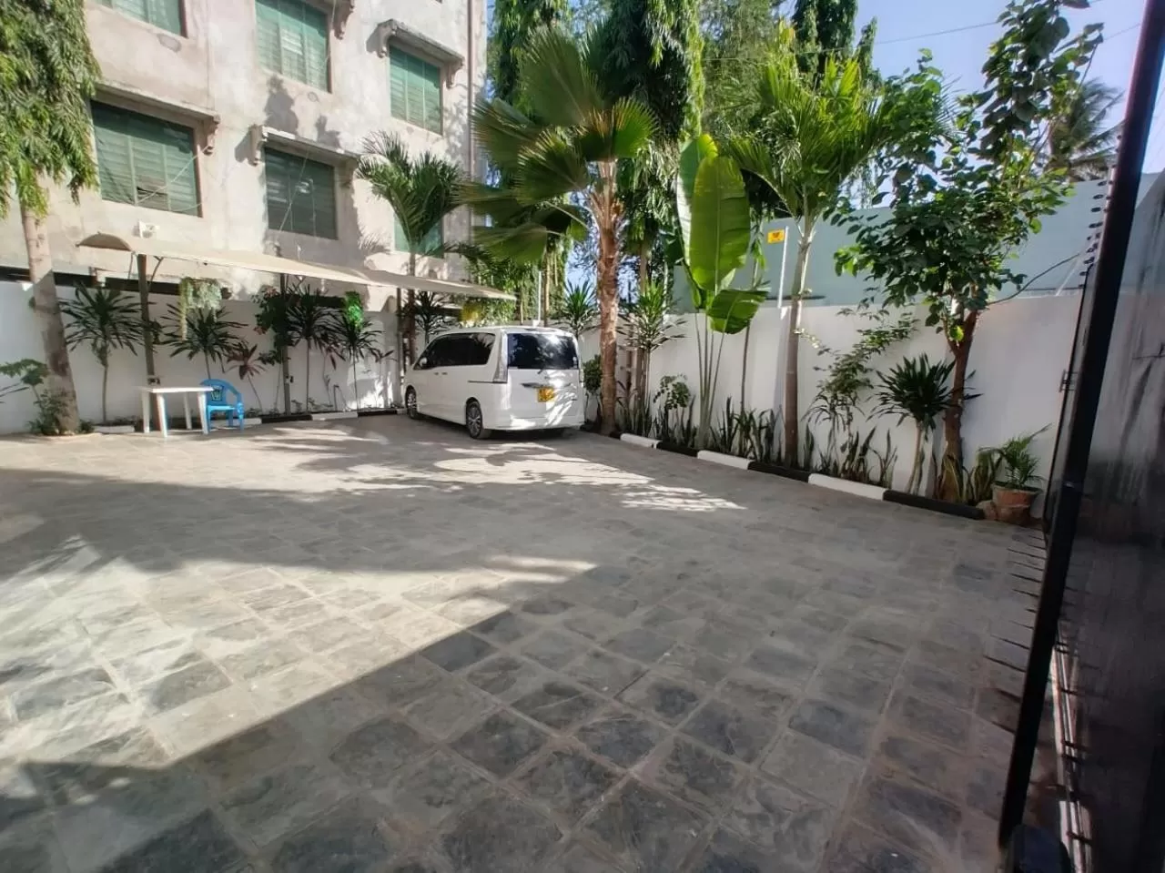 Parking in 6 Park Retreat