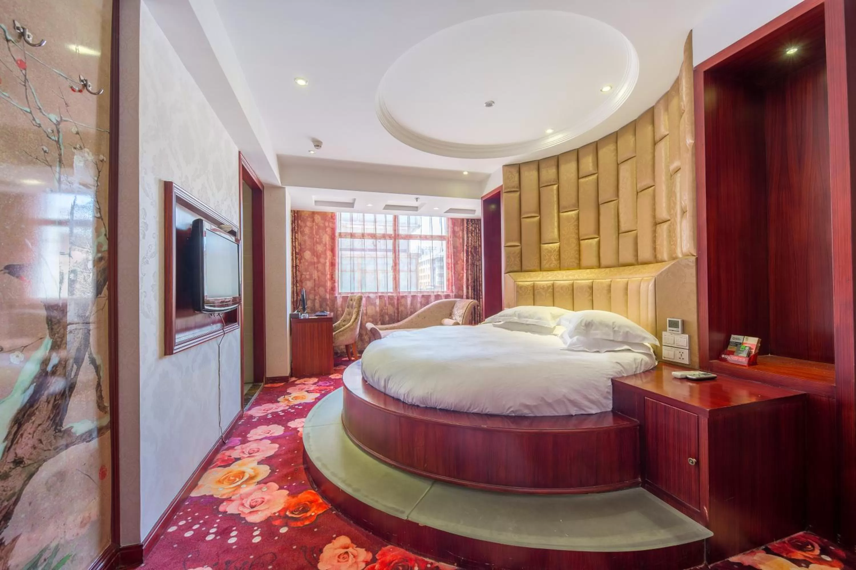 Bed in Lingshang Hotel