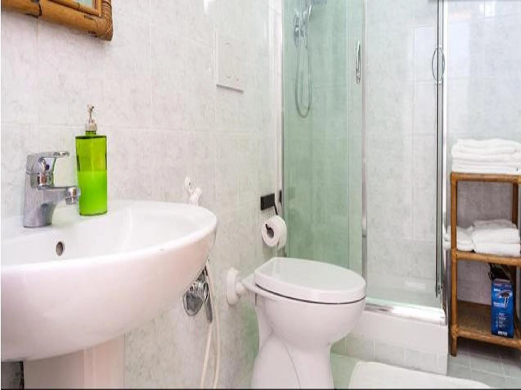 Shower in PratinnVatican