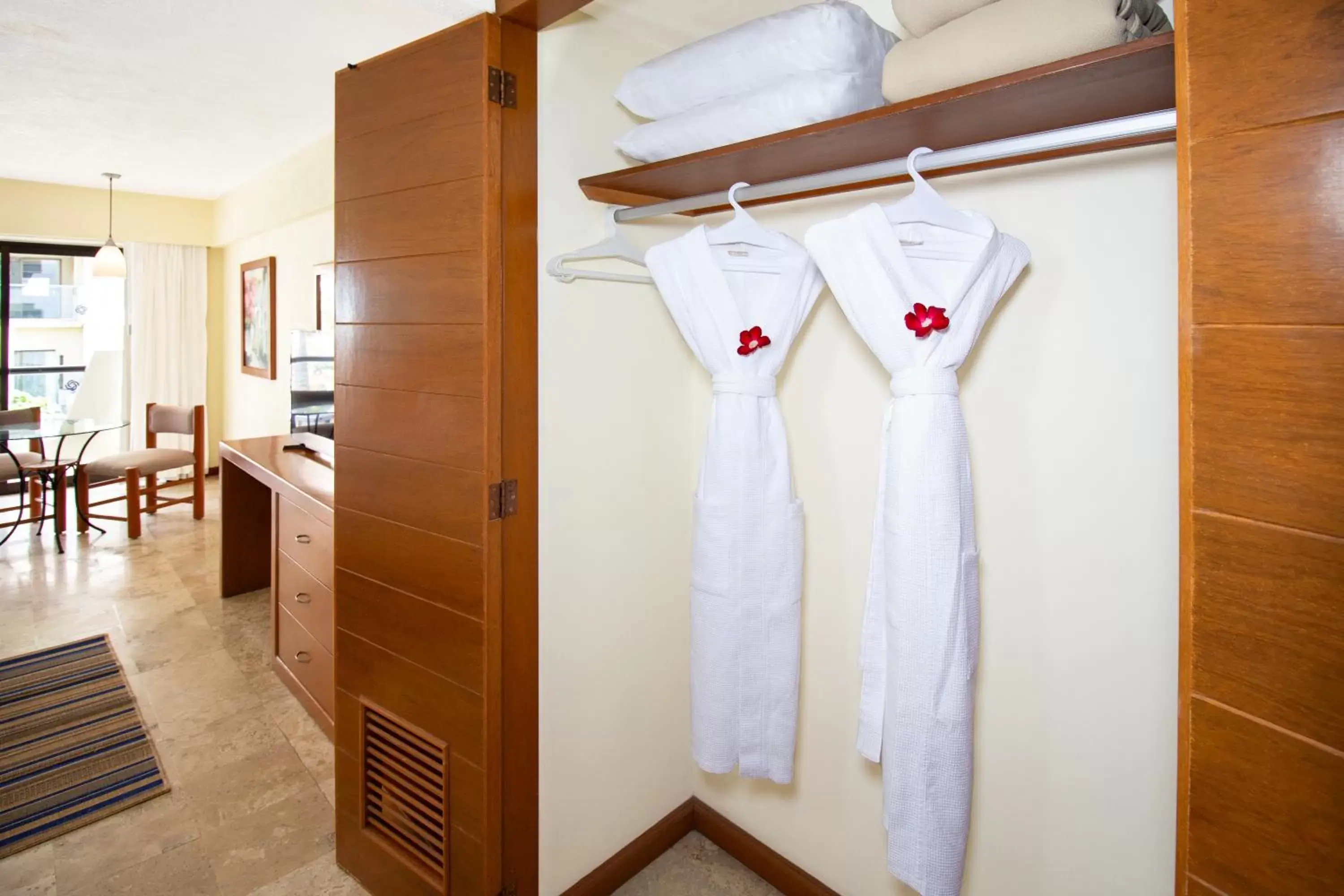 towels, Bathroom in Plaza Pelicanos Grand Beach Resort All Inclusive